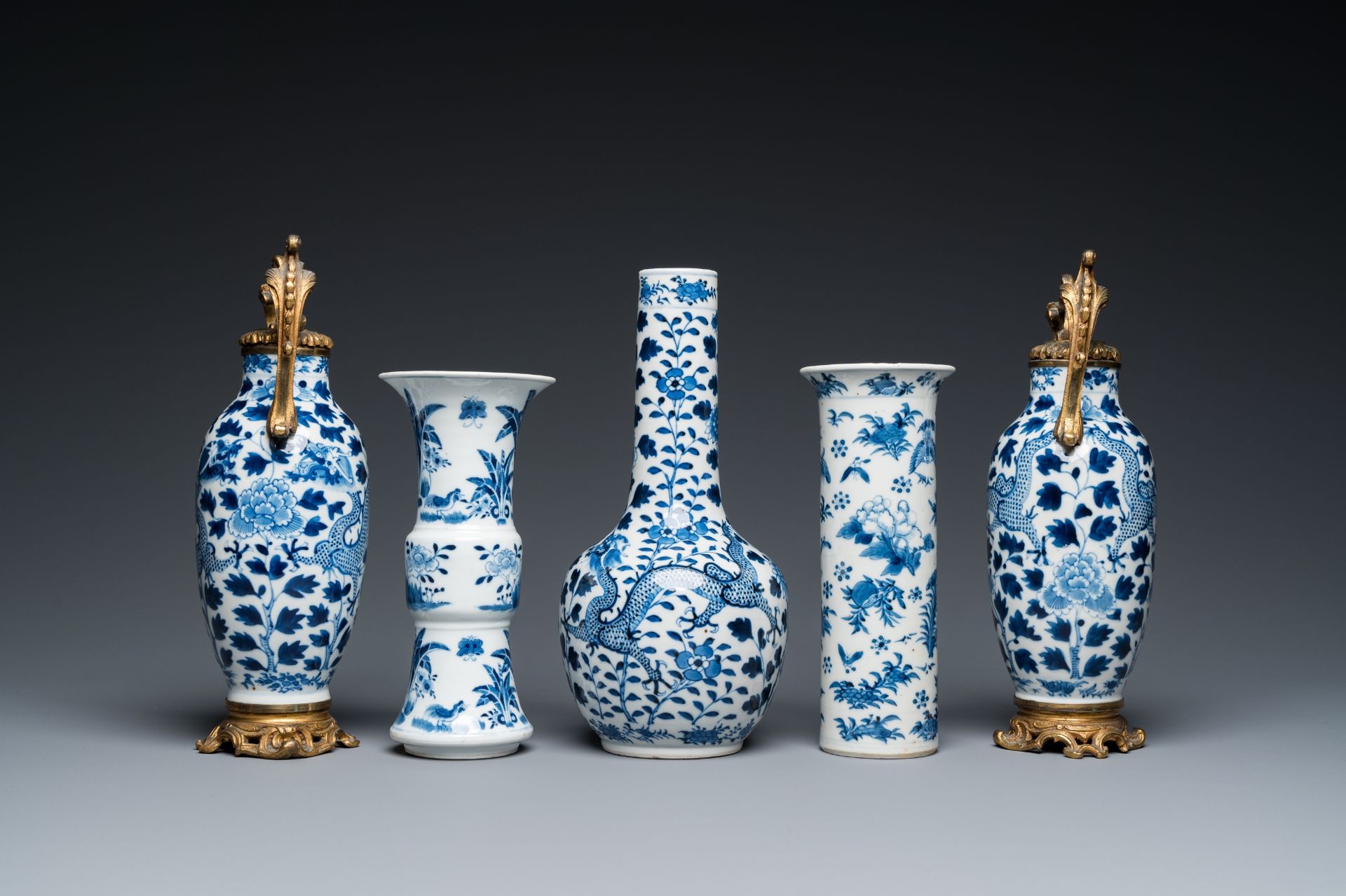 Five Chinese blue and white vases, 19th C. - Image 3 of 7