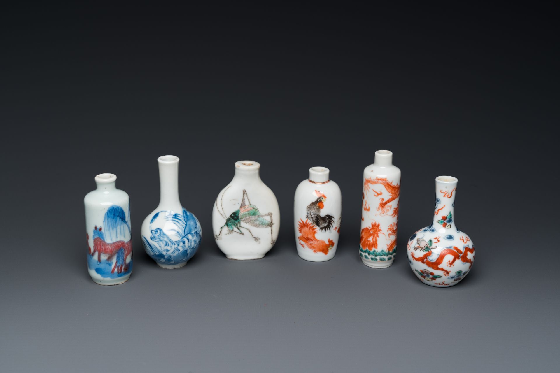 Four various Chinese snuff bottles and two miniature bottle vases, 19/20th C.