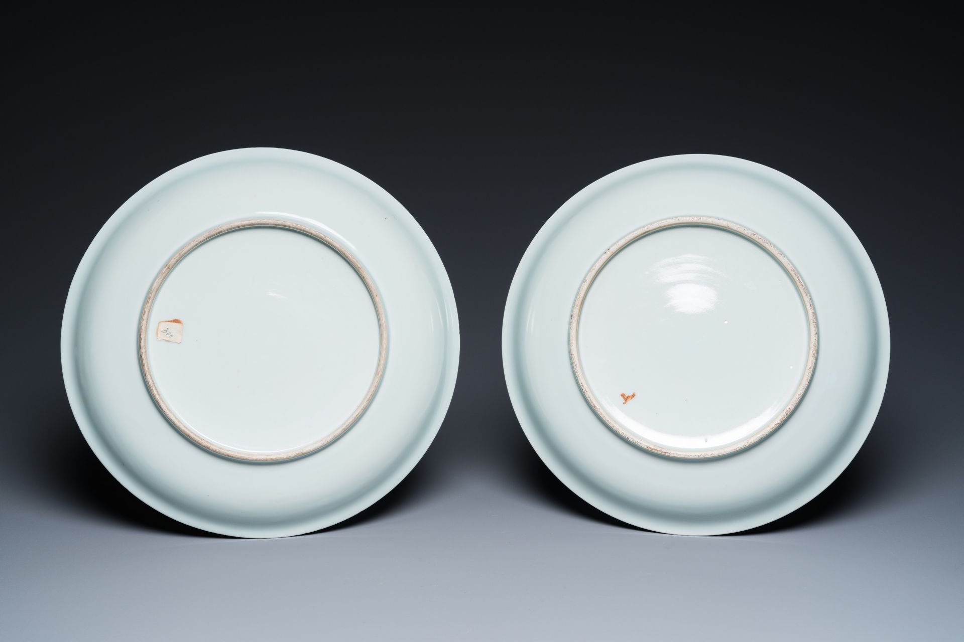 A pair of fine Chinese famille rose 'pheasants' dishes, 19th C. - Bild 3 aus 3