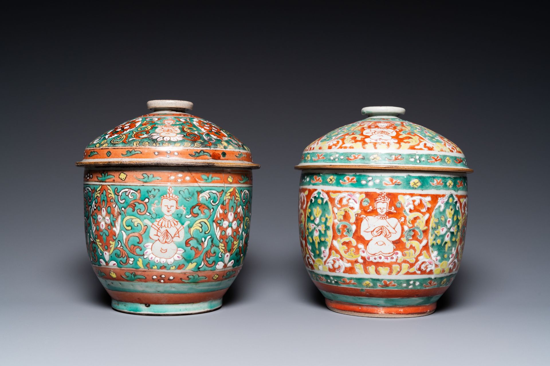 Two large Chinese 'Bencharong' bowls and covers for the Thai market, 18/19th C. - Image 4 of 20
