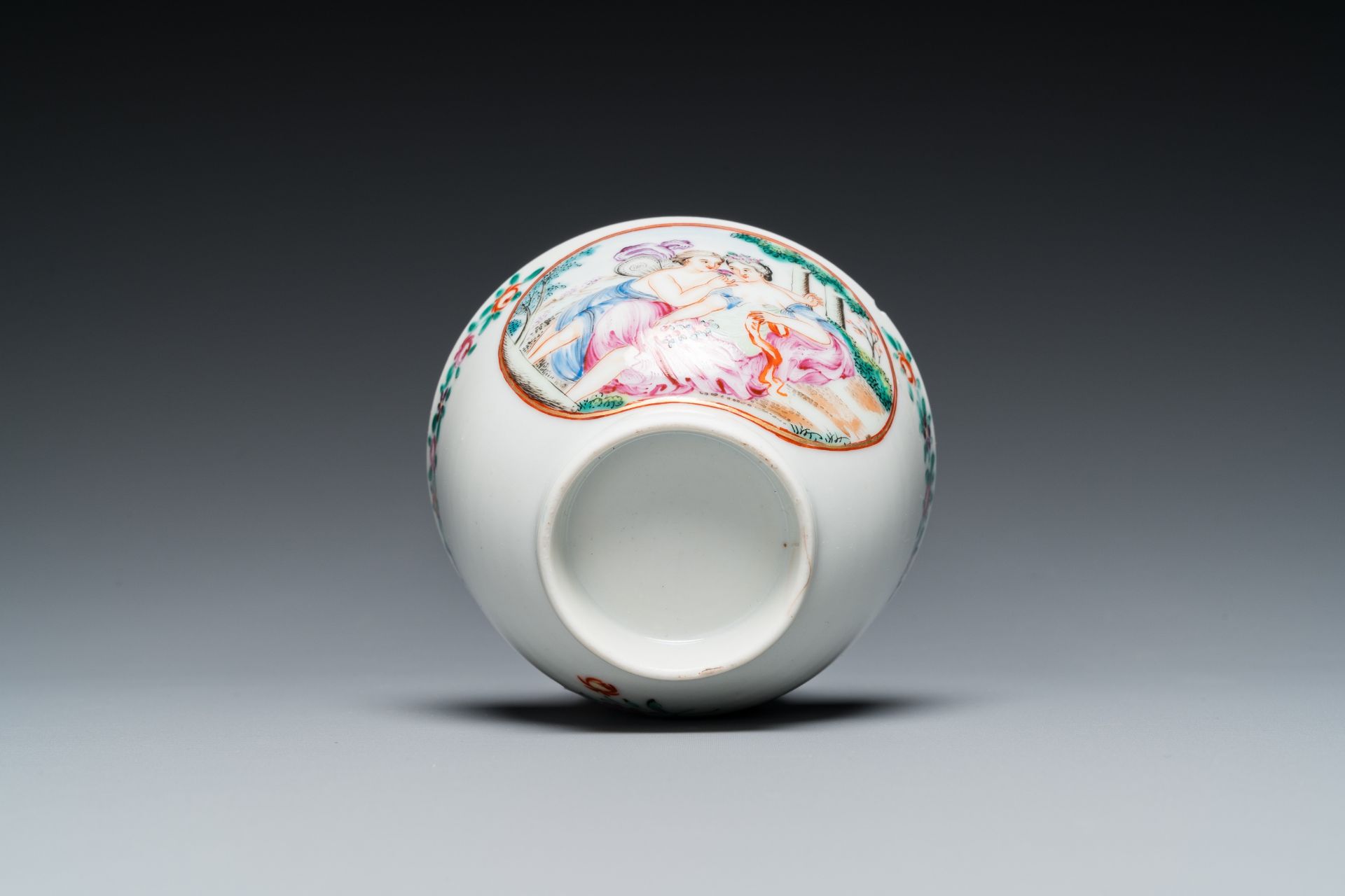 Four pieces of Chinese export porcelain with mythological and romantic subjects, Qianlong - Bild 9 aus 15