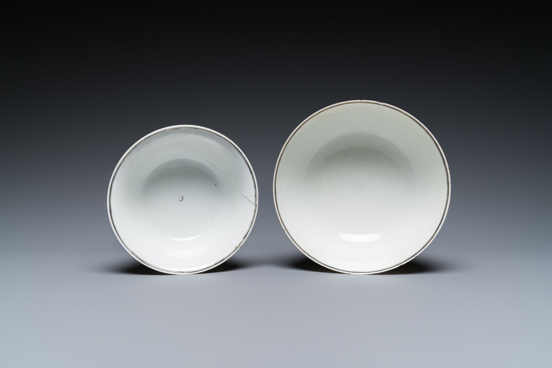 Two fine Chinese famille rose 'European subject' bowls, Qianlong - Bild 6 aus 7