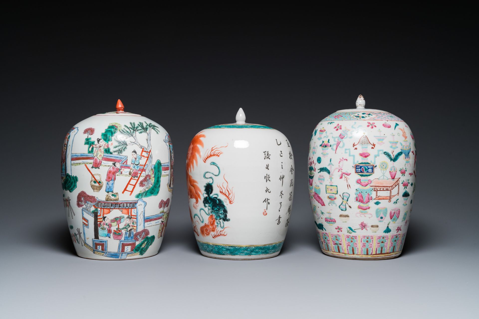 Three Chinese famille rose and verte jars with covers, 19/20th C. - Image 5 of 7