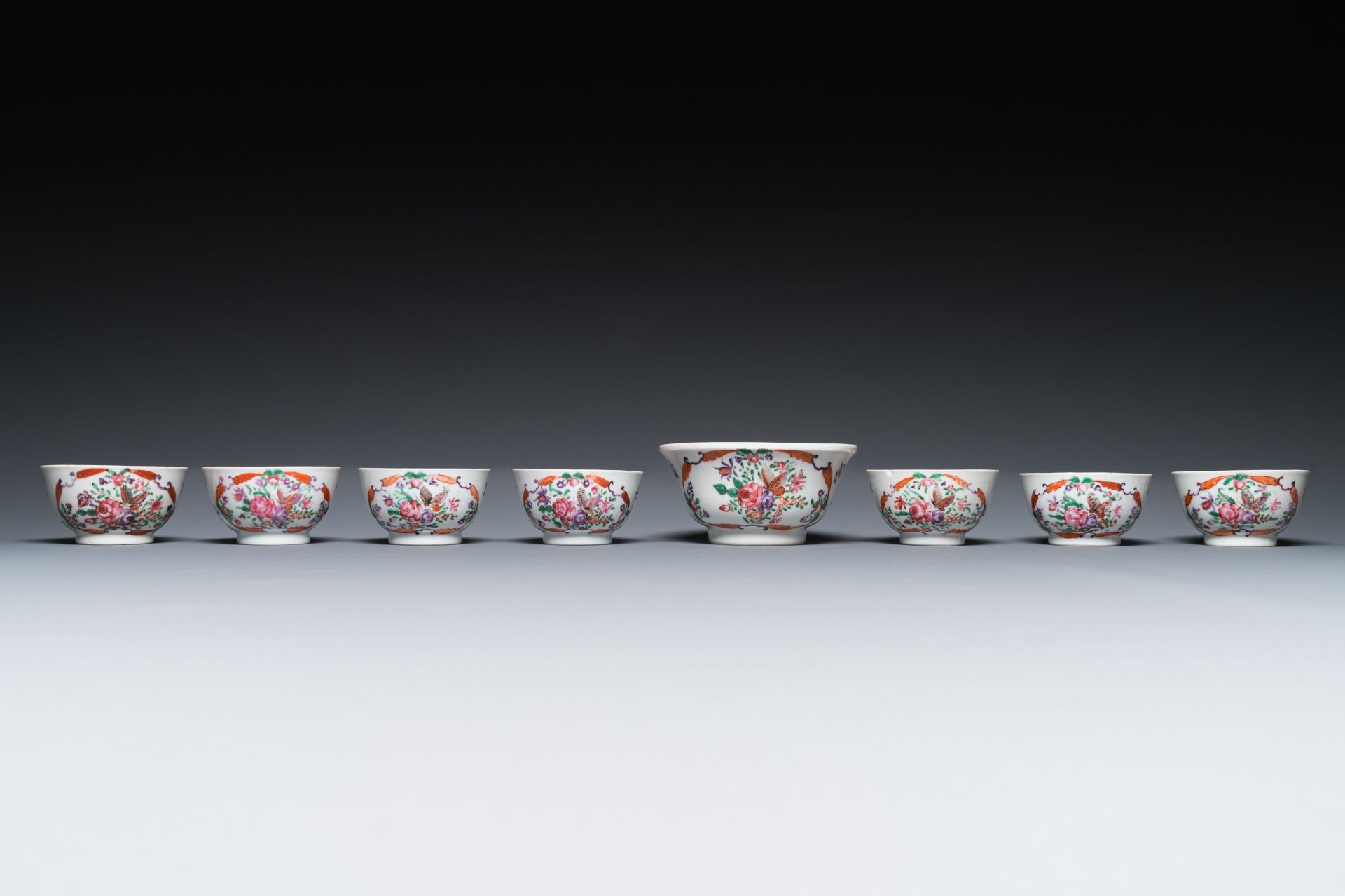 A Chinese famille rose 20-piece tea service with floral design, Qianlong - Image 12 of 17