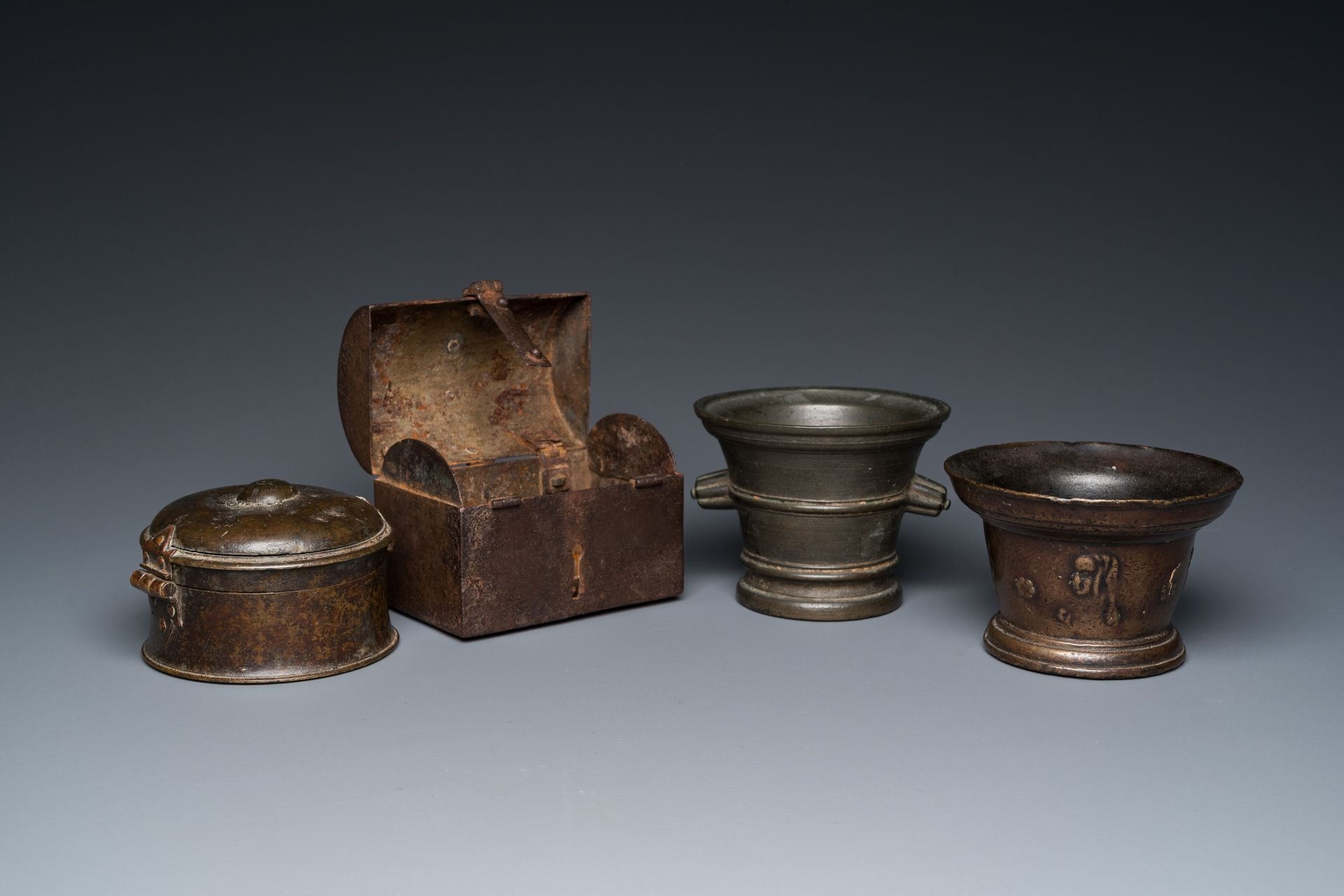 Two bronze mortars, a round lidded box and an iron casket, Western Europe, 16/17th C. - Image 2 of 9