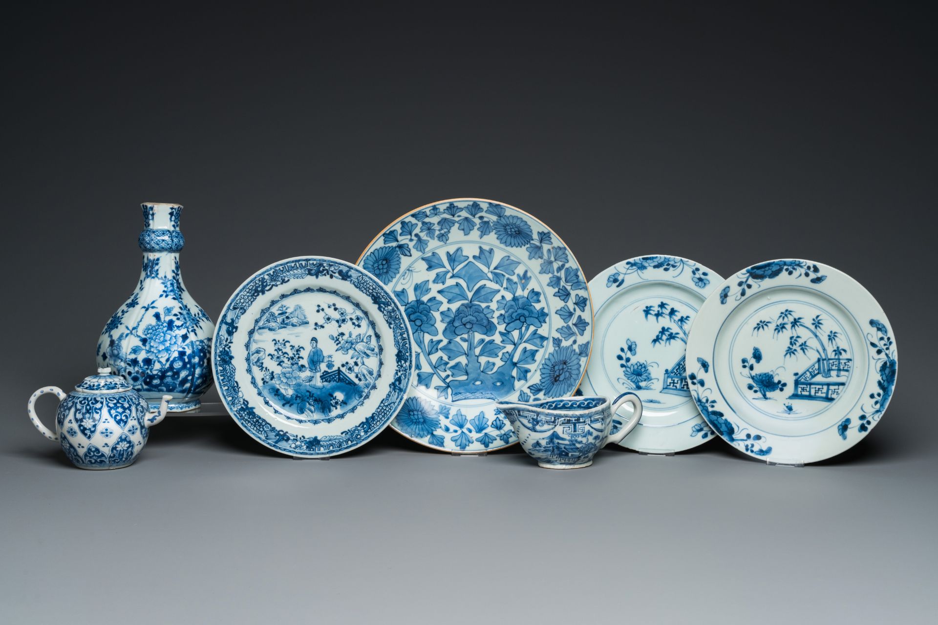 Seven pieces of Chinese blue and white porcelain, Kangxi/Qianlong