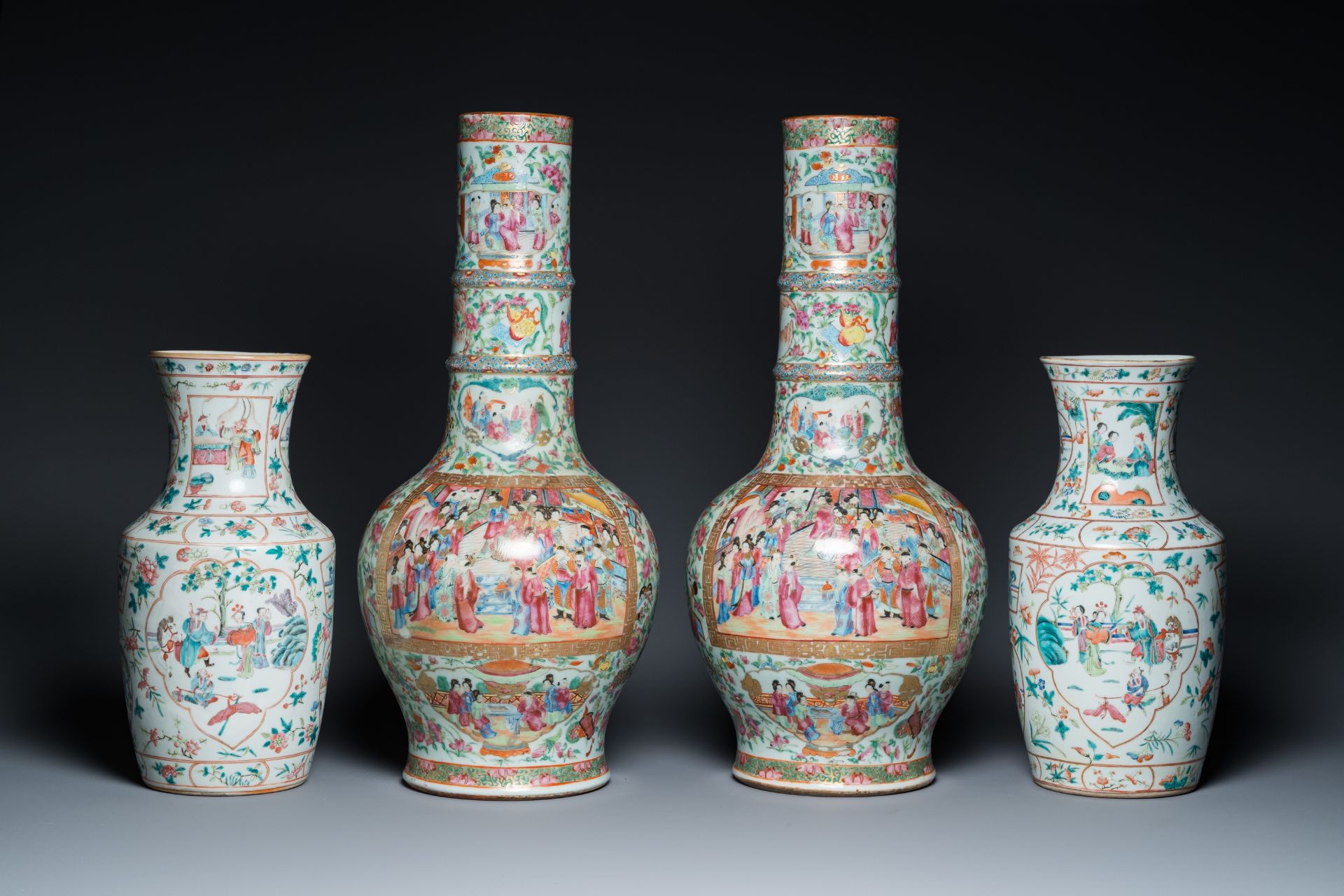 Two pairs of Chinese famille rose vases, 19th C. - Bild 4 aus 7