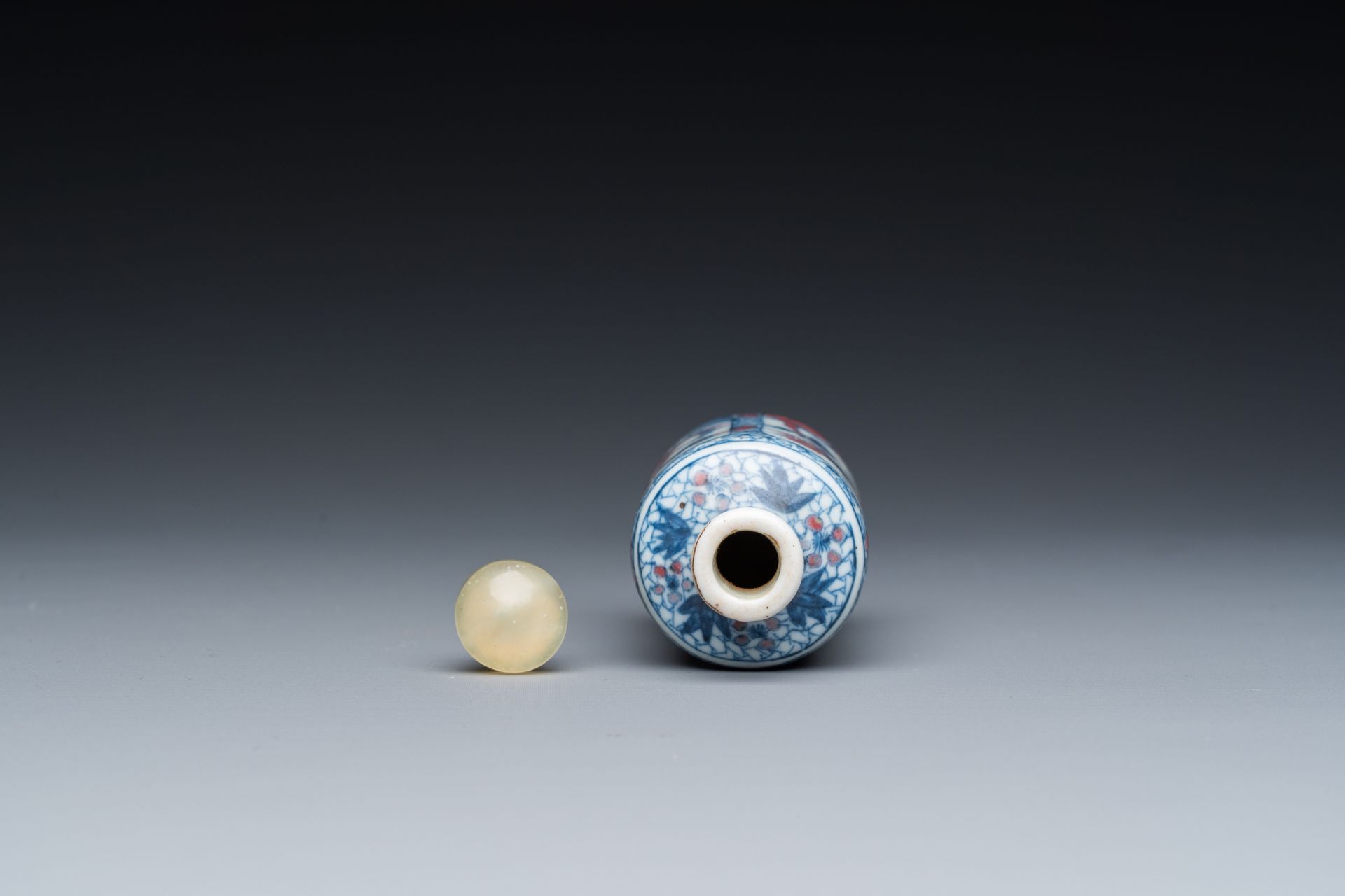 A Chinese blue, white and copper-red snuff bottle, 19th C. - Image 5 of 6