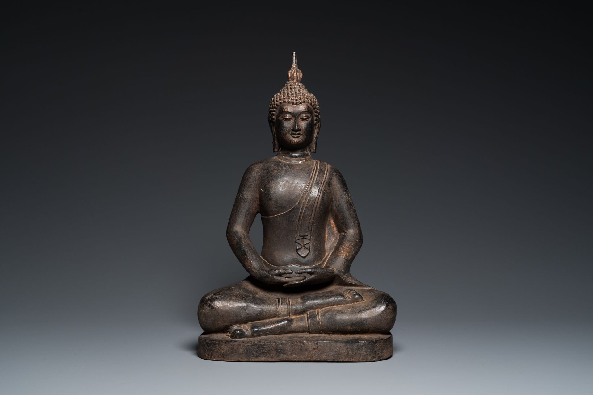 A large bronze Mandalay-style Buddha, probably Burma, 19th C. - Image 2 of 7