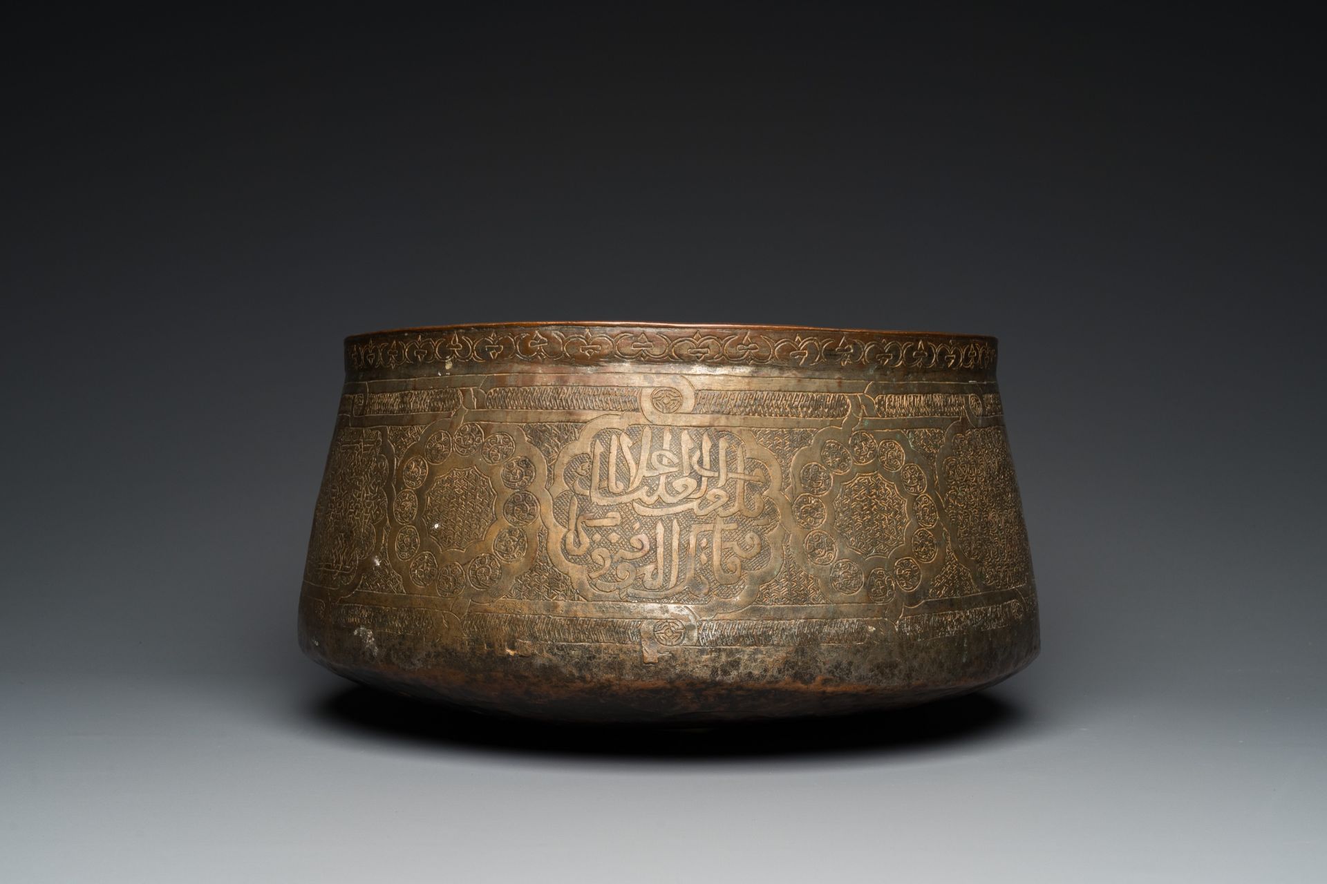 A large Islamic engraved bronze basin with calligraphic design, probably Egypt, 18/19th C. - Image 3 of 8