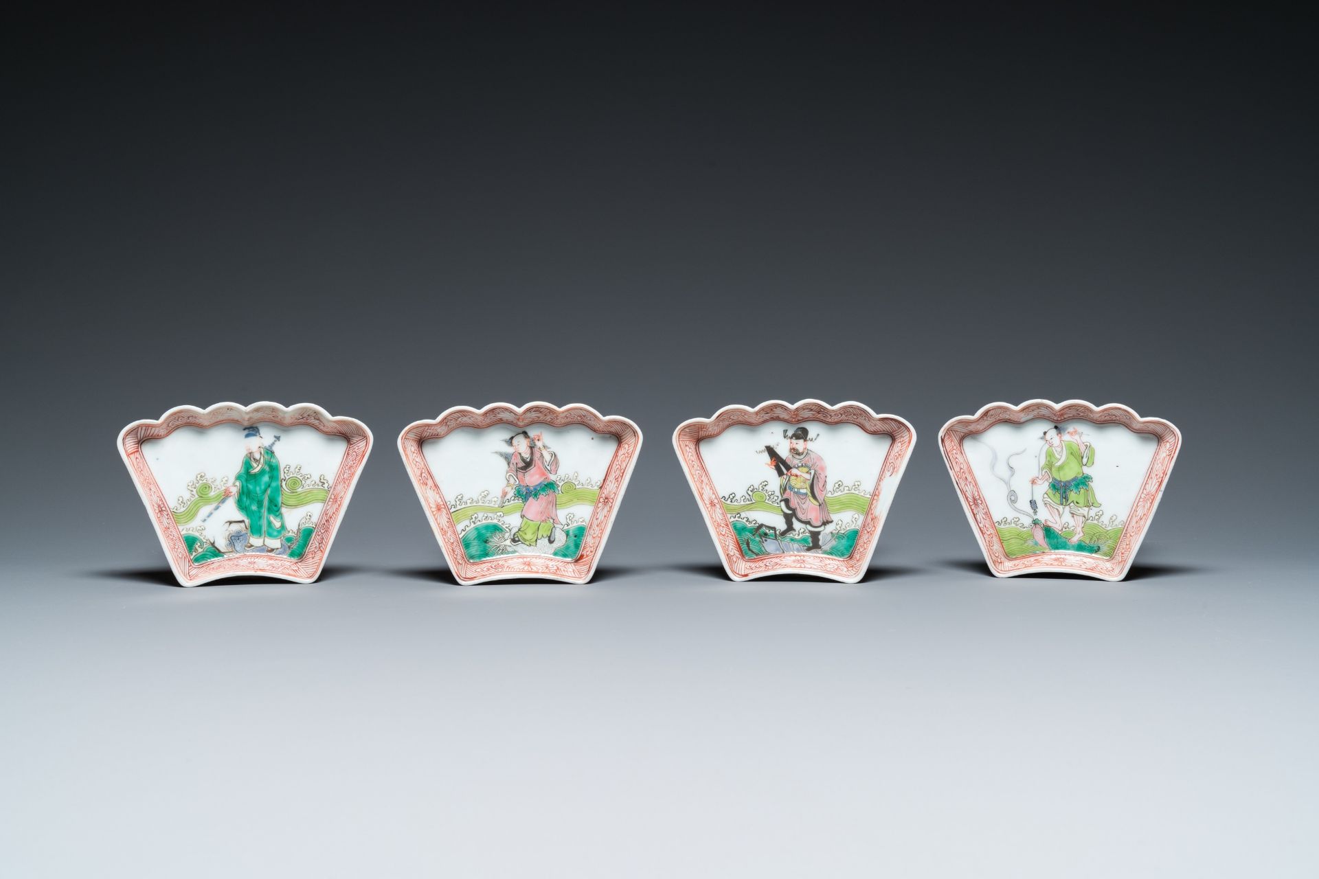 A Chinese famille rose eight-piece 'immortals' sweetmeat set, 19th C. - Bild 4 aus 5