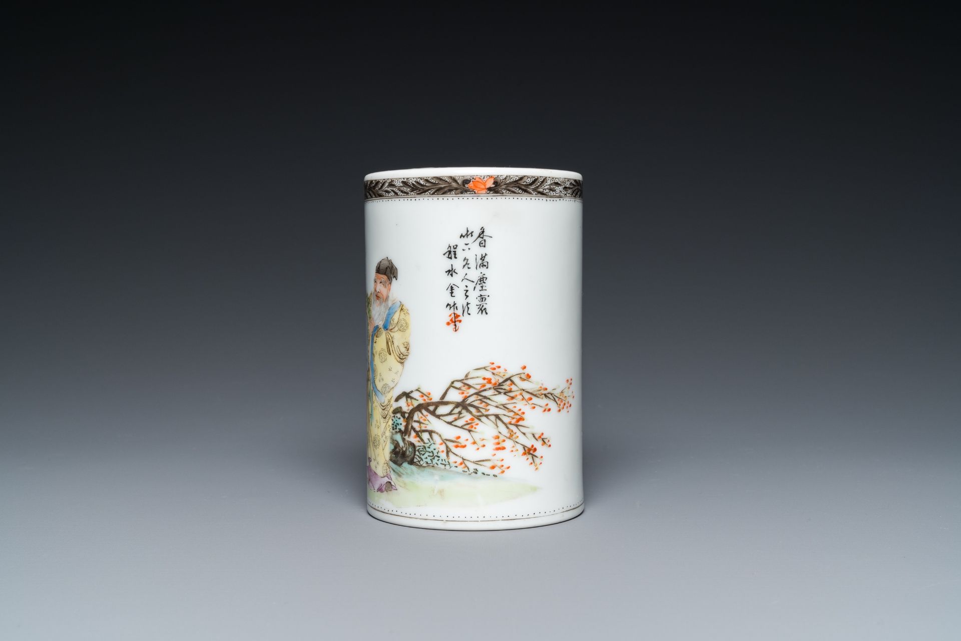 A Chinese famille rose dish, a brush pot and a pair of blue and white jars and covers, 19/20th C. - Image 7 of 15