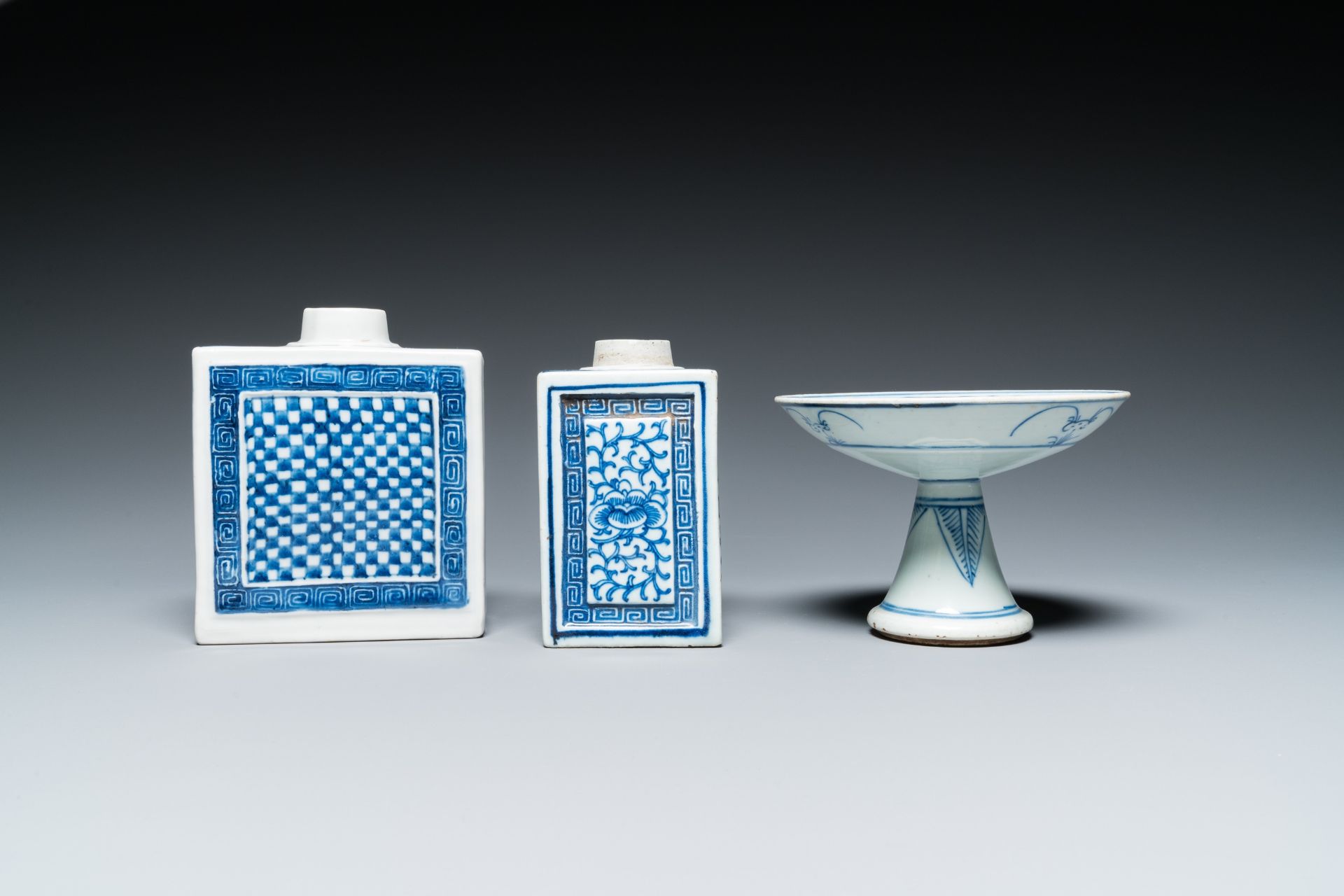 13 pieces of blue and white Chinese porcelain, 18/20th C. - Image 8 of 17