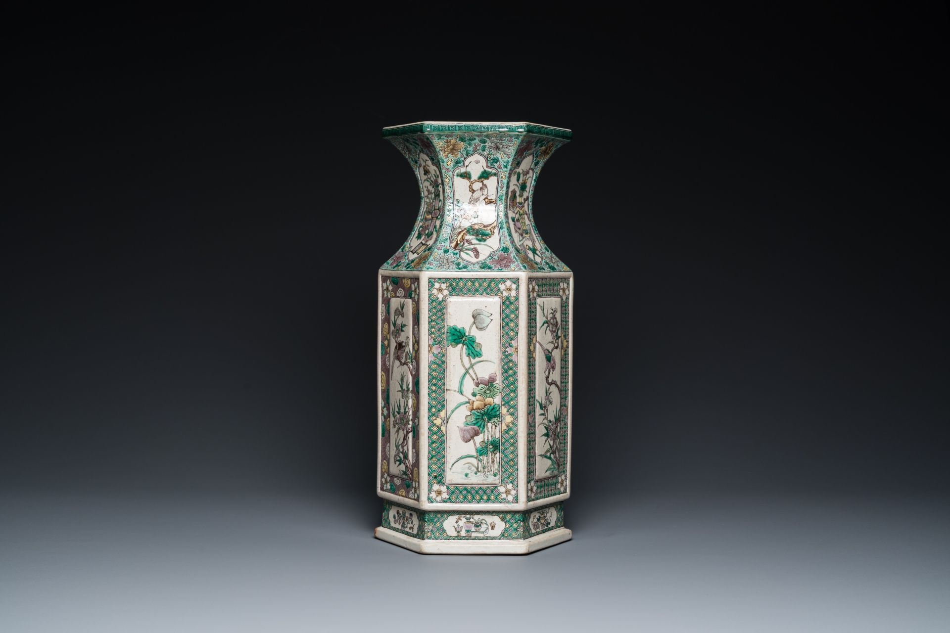 A Chinese hexagonal verte biscuit vase, 19th C. - Image 3 of 6