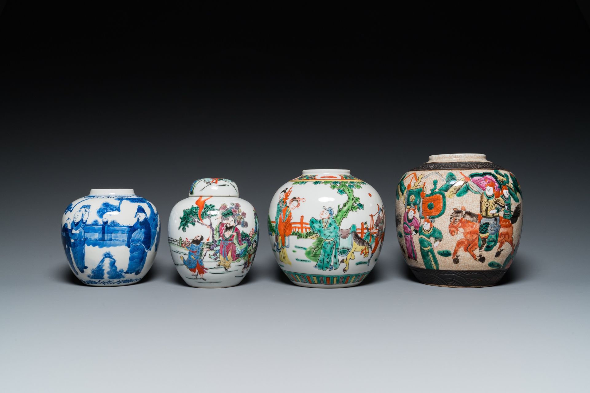 Seven Chinese blue and white, famille rose and verte jars, 19/20th C. - Bild 2 aus 13