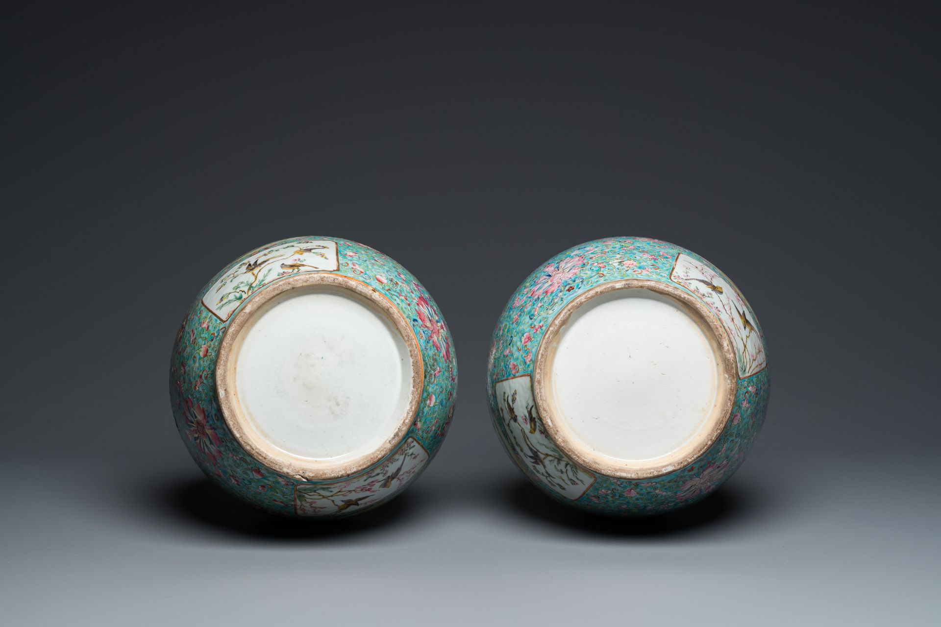 A pair of Chinese turquoise-ground famille rose vases, 19th C. - Image 6 of 6