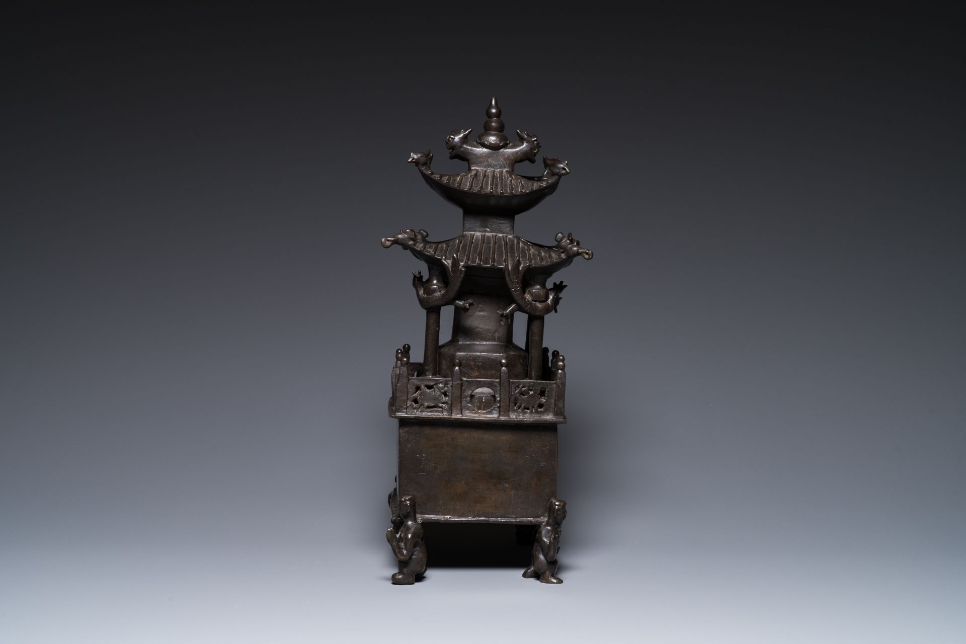 A Chinese inscribed bronze 'square pagoda' censer and cover, 17/18th C. - Image 4 of 7