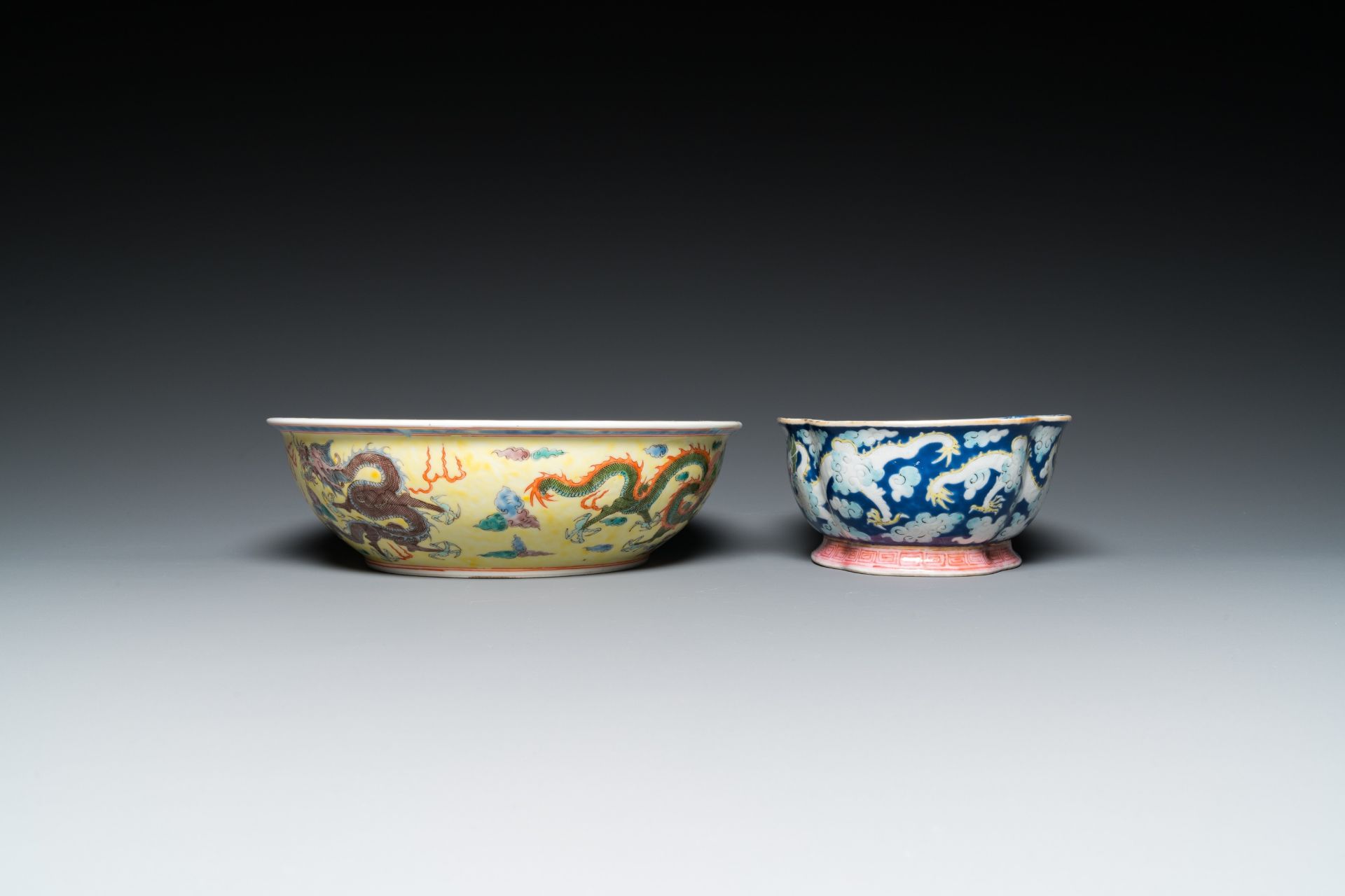 Two Chinese famille rose 'dragon' bowls and a vase with floral design, 19/20th C. - Image 11 of 13