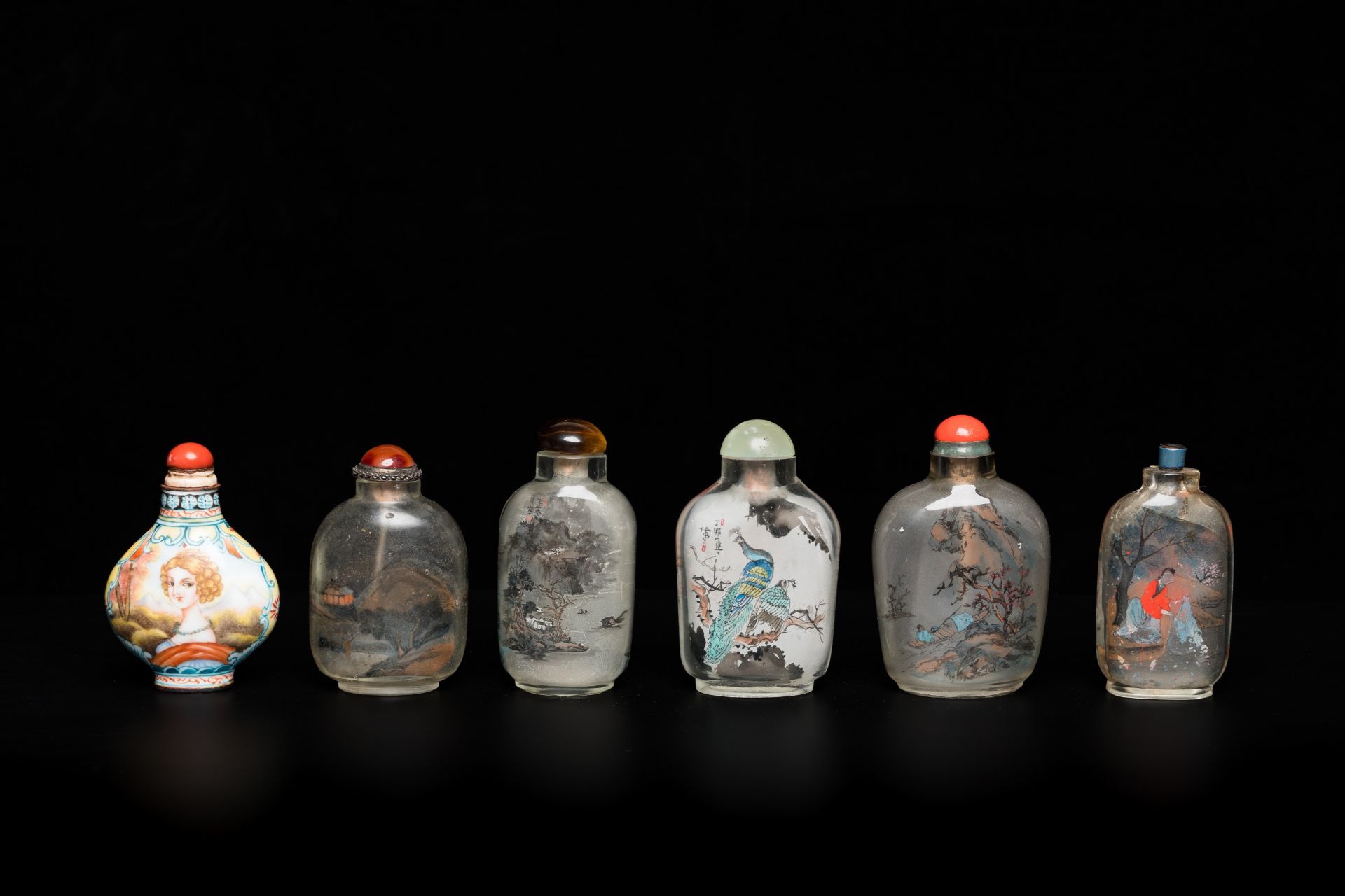 Five Chinese inside-painted glass snuff bottles and one in Canton or Beijing enamel, 19/20th C. - Image 2 of 7