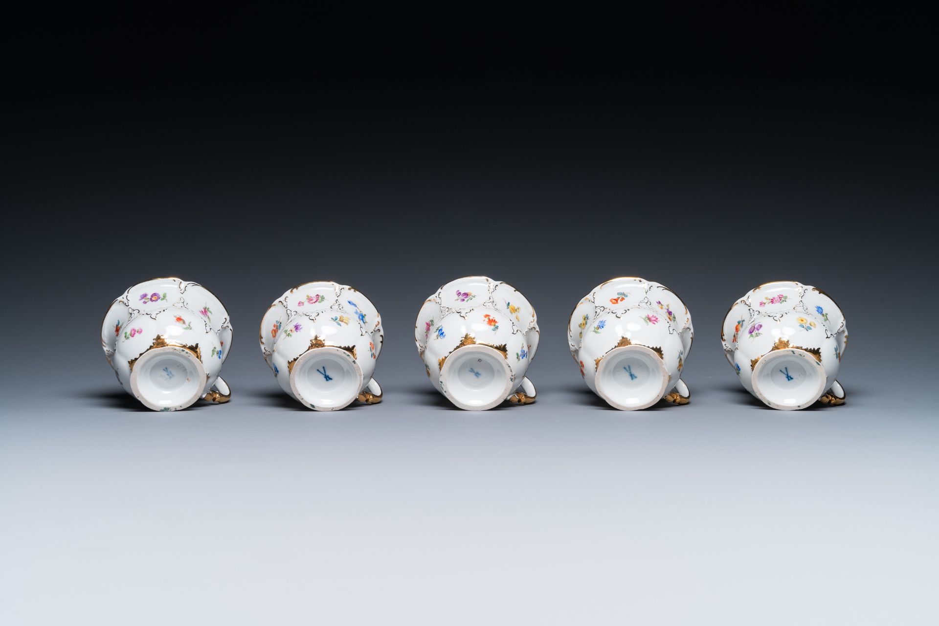 A Meissen porcelain 43-piece service with floral design, Germany, 19/20th C. - Bild 13 aus 22