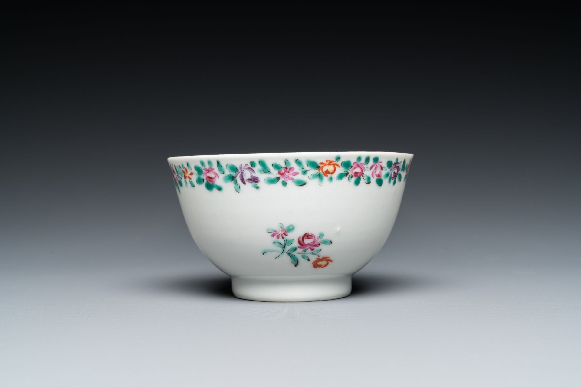 Four pieces of Chinese export porcelain with mythological and romantic subjects, Qianlong - Bild 6 aus 15