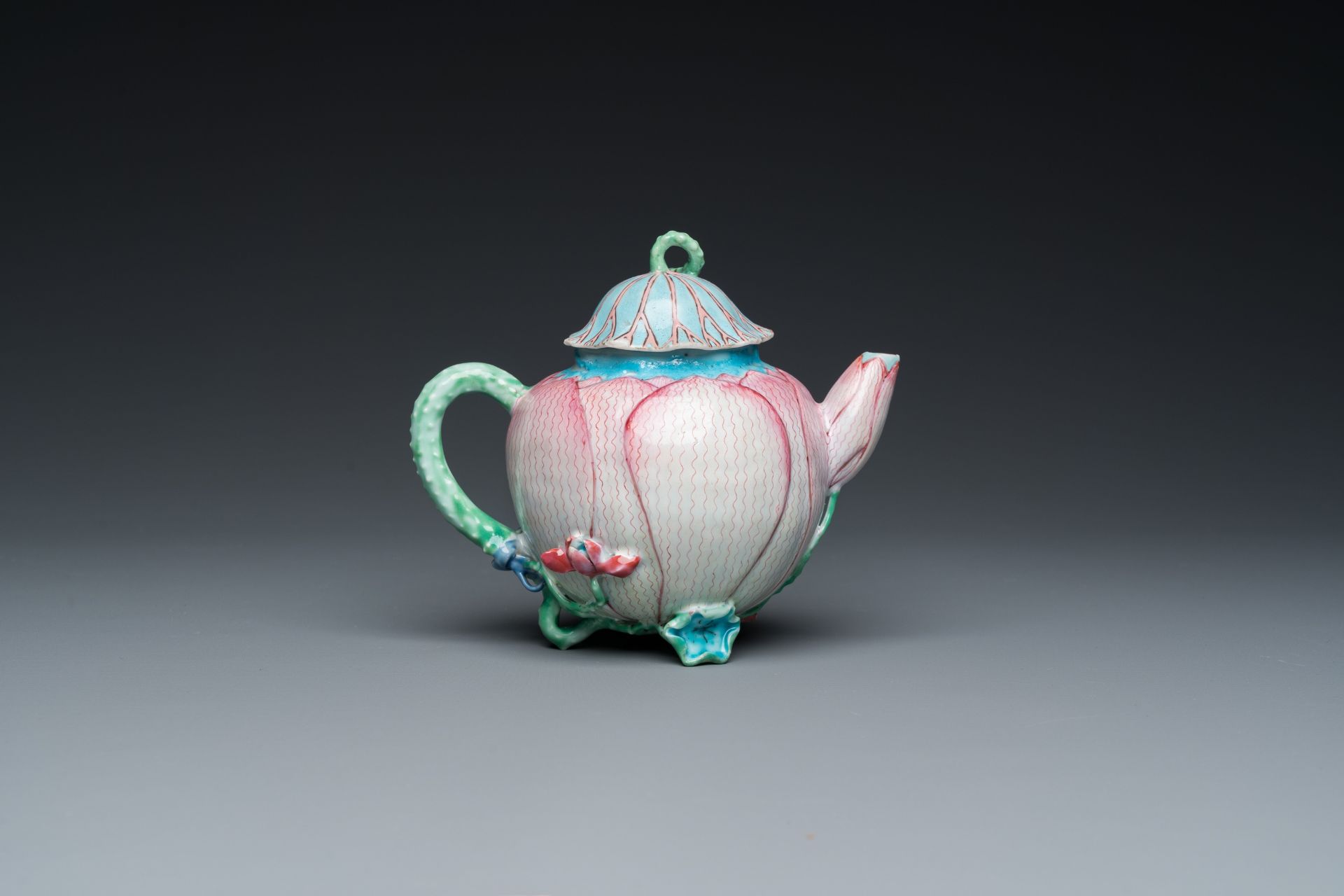 A Chinese famille rose 'lotus' teapot and cover, Yongzheng - Bild 4 aus 16