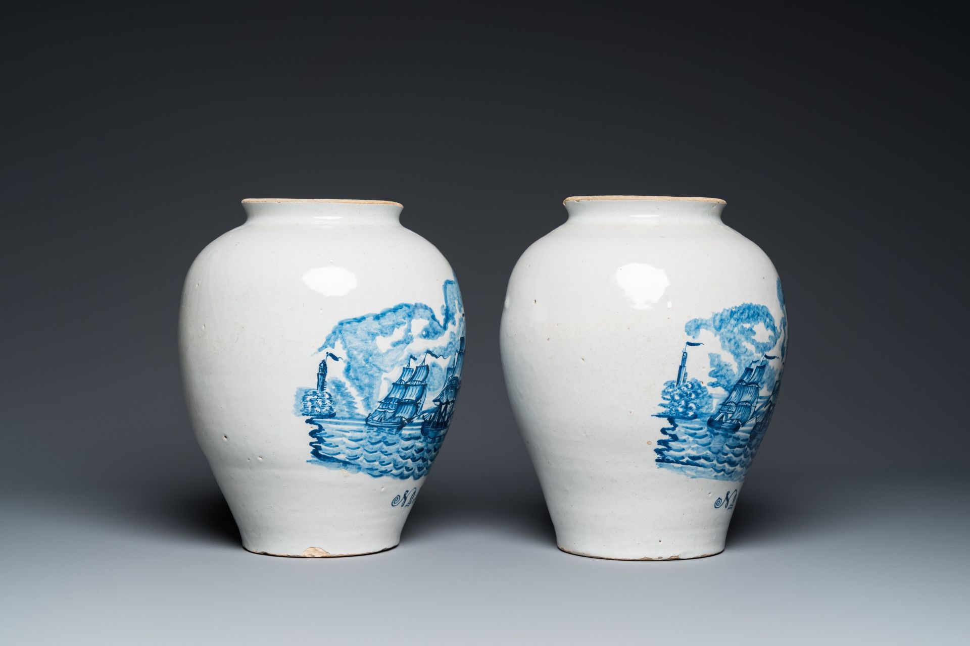 A pair of rare Dutch Delft blue and white 'maritime subject' tobacco jars with brass covers, 18th C. - Image 5 of 7