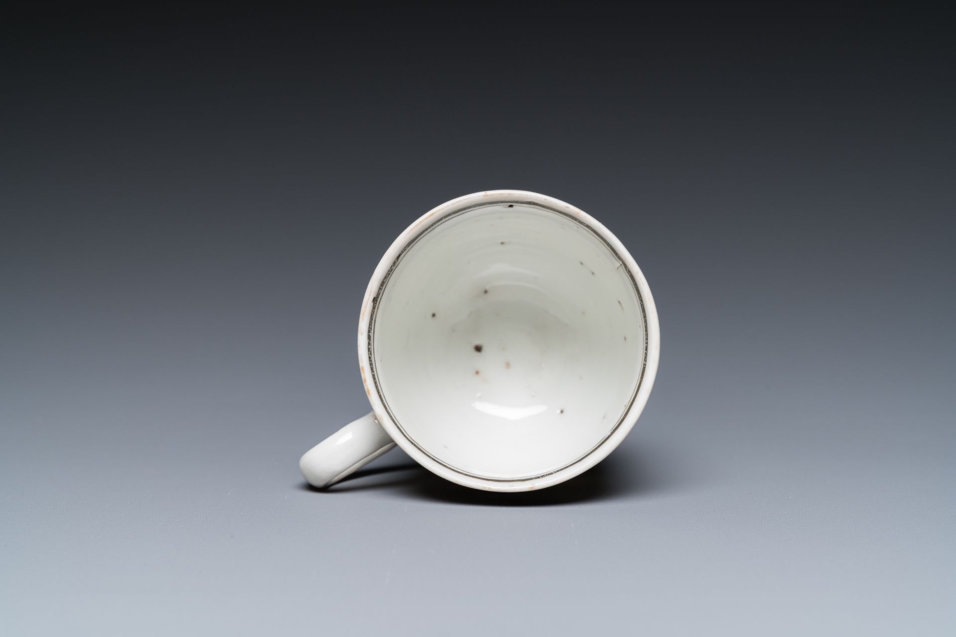 A rare Chinese gilt, grisaille and iron-red cup and saucer with a merchant vessel, Yongzheng/Qianlon - Image 8 of 9