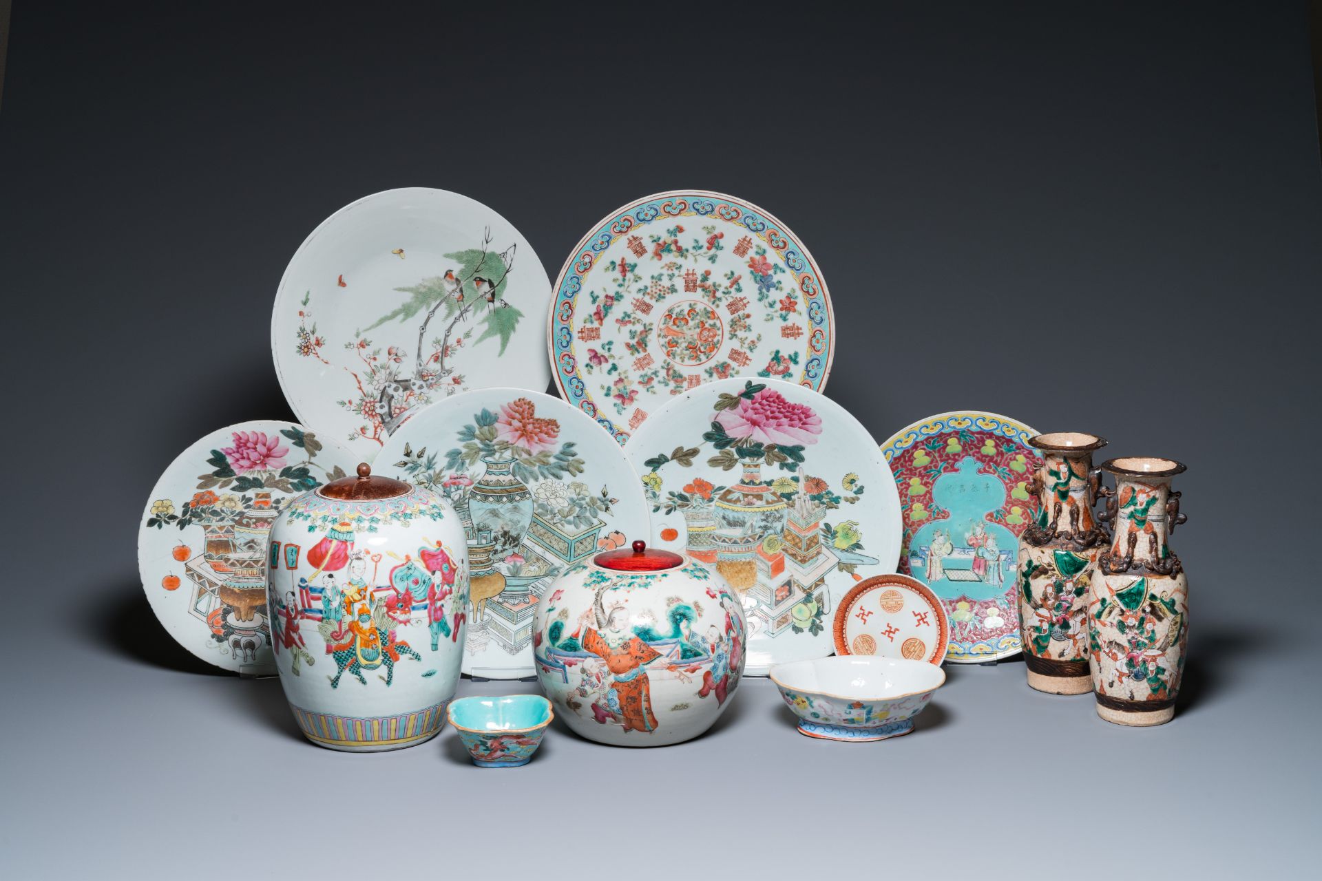 A varied collection of Chinese famille rose and qianjiang cai porcelain, 19/20th C.