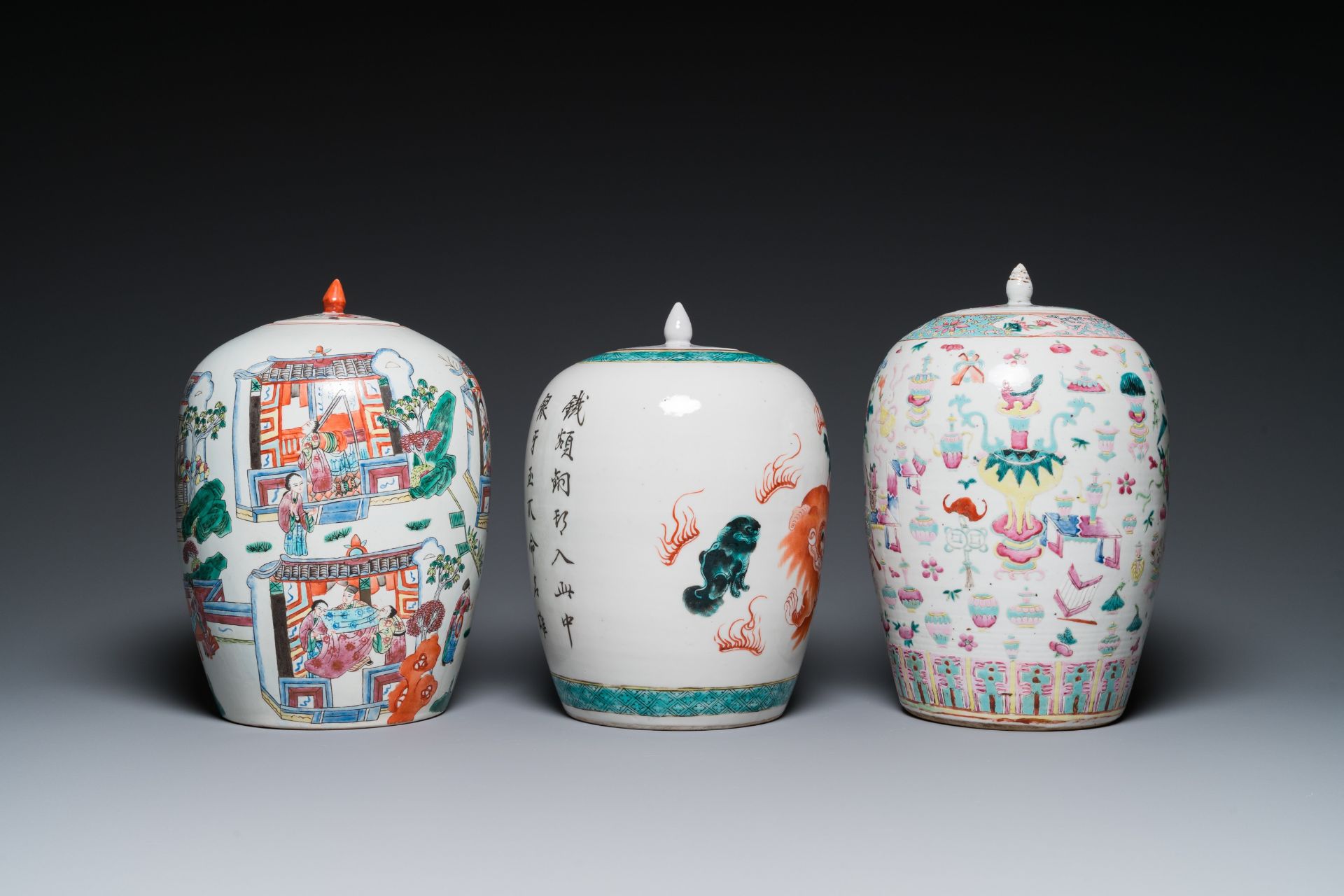 Three Chinese famille rose and verte jars with covers, 19/20th C. - Image 3 of 7