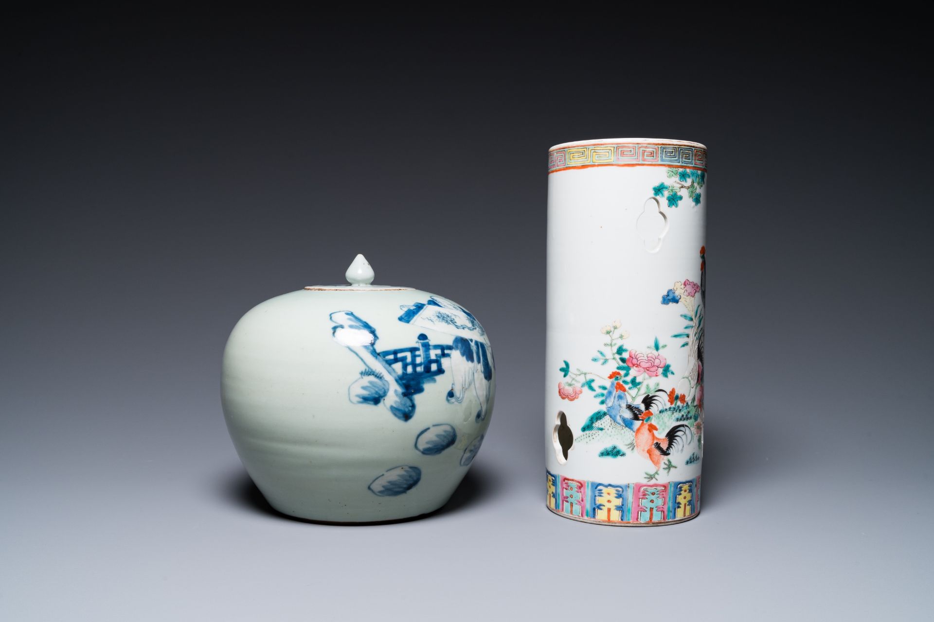 Three Chinese famille rose vases, a hat stand and a blue and white celadon-ground jar and cover, 19t - Bild 11 aus 15