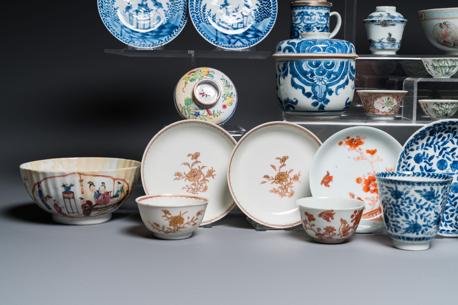 A varied collection of Chinese porcelain, Kangxi and later - Bild 12 aus 14