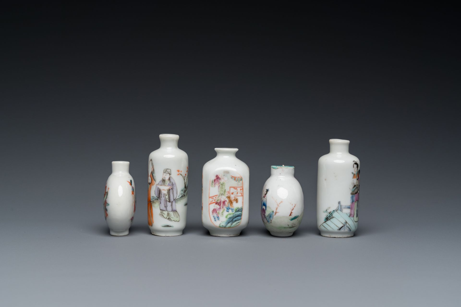 Five Chinese famille rose snuff bottles, 19/20th C. - Image 5 of 7