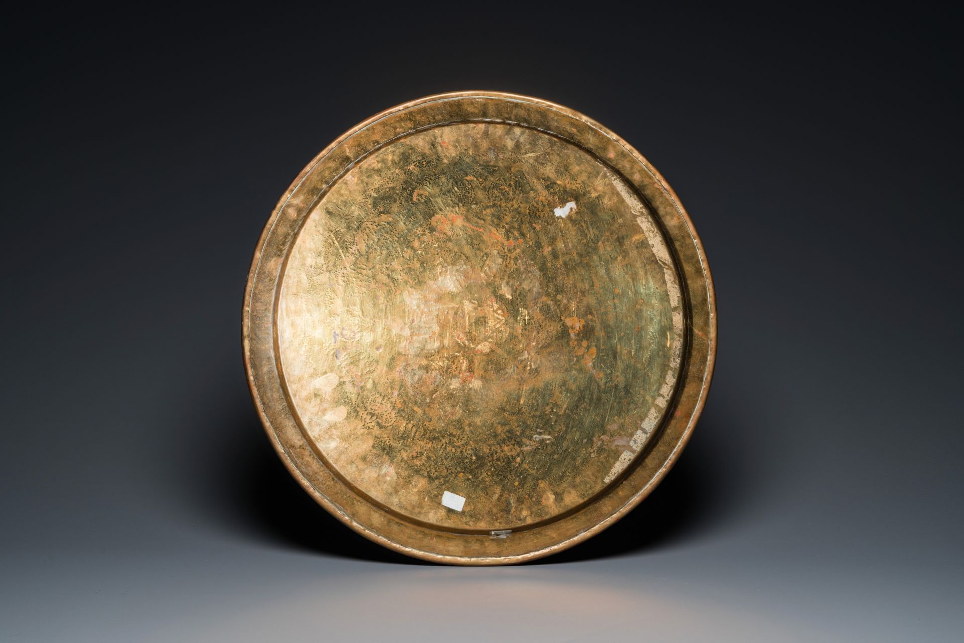 Two large Islamic Mamluk-style brass dishes, Egypt or Syria, 19th C. - Image 3 of 5