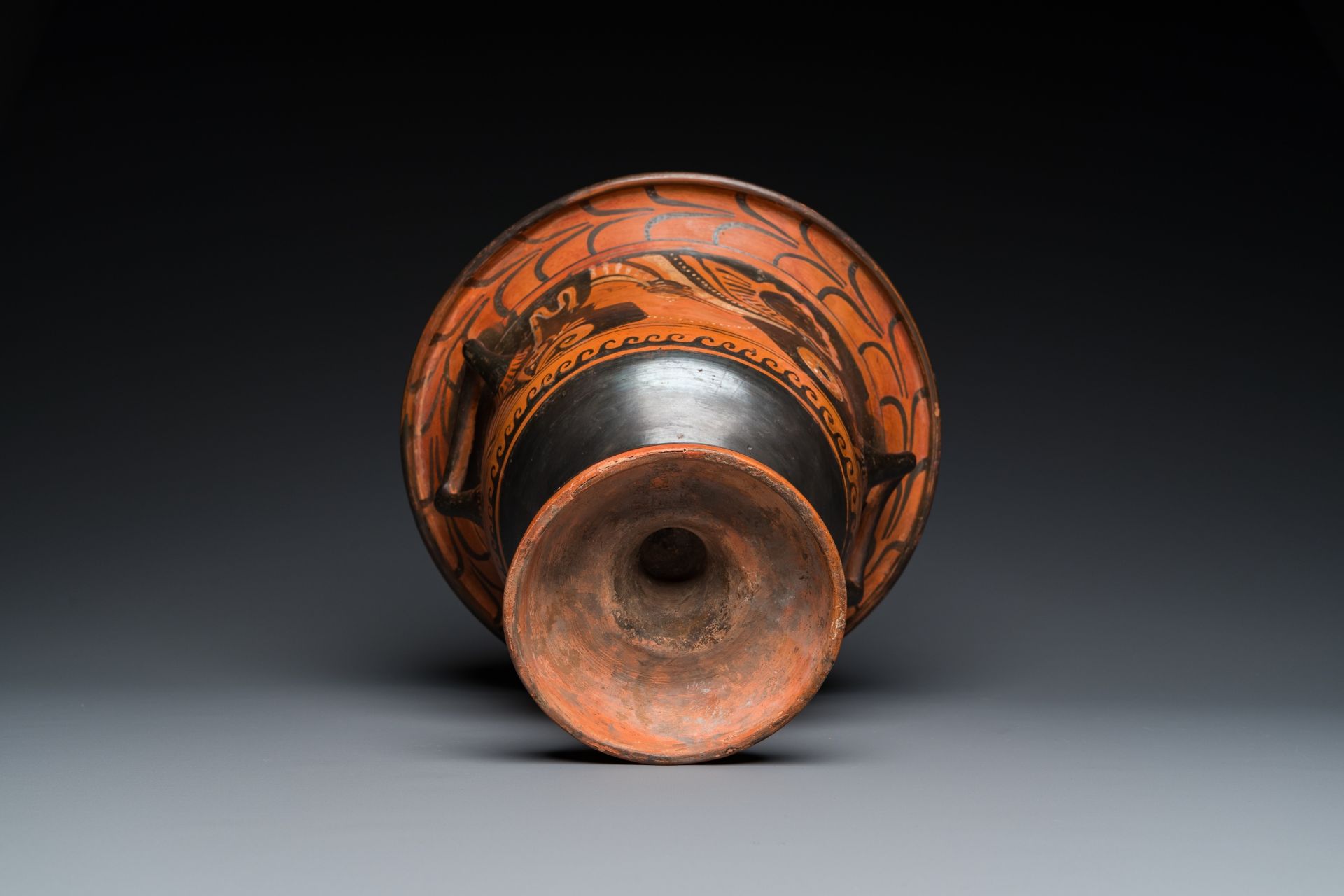 A Greek Apulian red figure bell krater with a winged female and a lady's head, 4th C. b.C. - Image 6 of 6