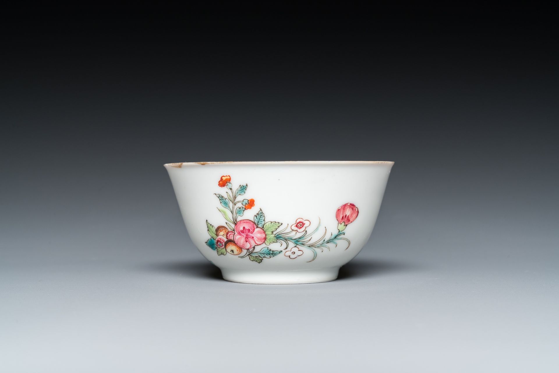 A Chinese Dutch market famille rose cup and saucer with the arms of van Isselmuden and van Haersolte - Bild 6 aus 9