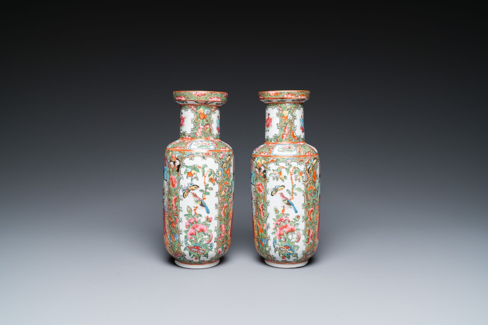 A collection of 28 Chinese Canton famille rose wares, 19th C. - Image 14 of 16