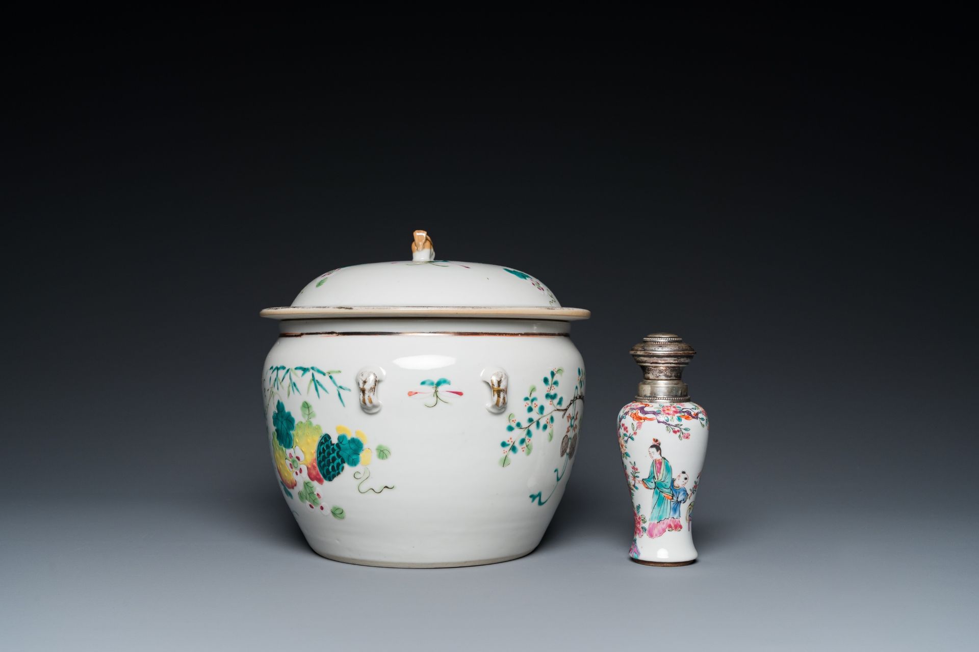 A Chinese silver-mounted famille rose vase and a covered bowl, 19th C. - Image 5 of 7