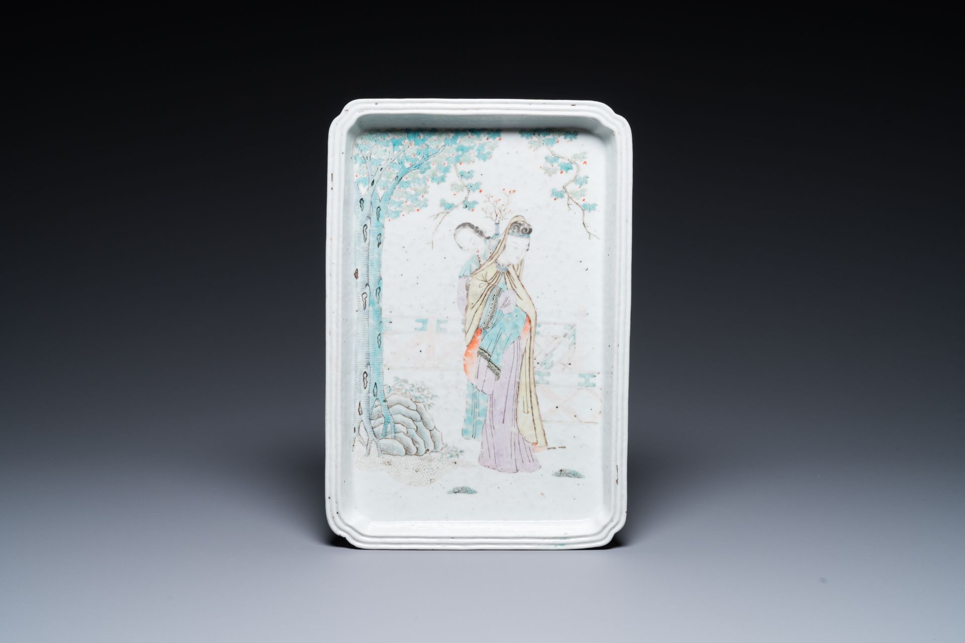 A varied collection of Chinese famille rose and qianjiang cai porcelain, 19th/20th C. - Bild 2 aus 20