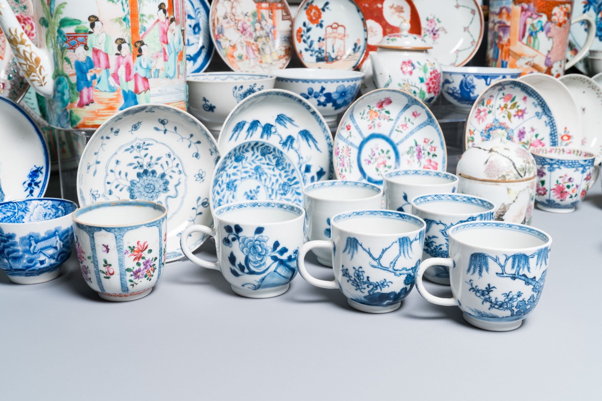 A varied collection of Chinese porcelain, Kangxi and later - Bild 3 aus 11