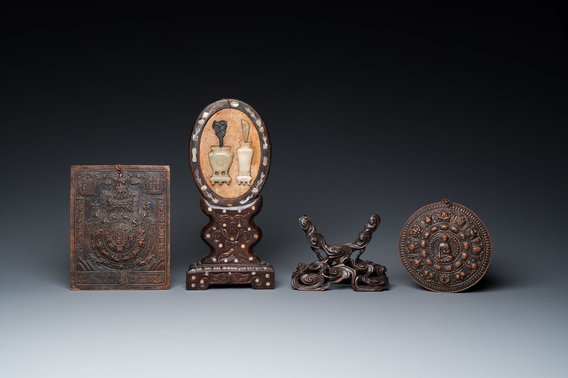 A varied collection of Chinese and Tibetan bronze, brass and wood objects, 19/20th C. - Bild 2 aus 13