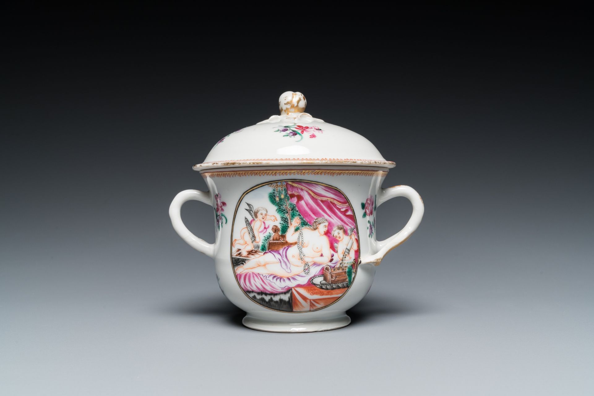 Four pieces of Chinese export porcelain with mythological and romantic subjects, Qianlong - Bild 10 aus 15