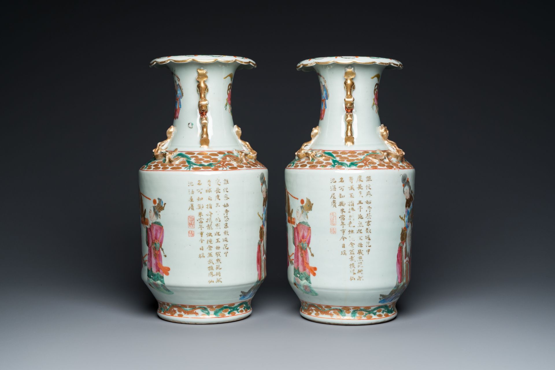 A pair of Chinese Canton famille rose 'immortals' vases, 19th C. - Bild 4 aus 6