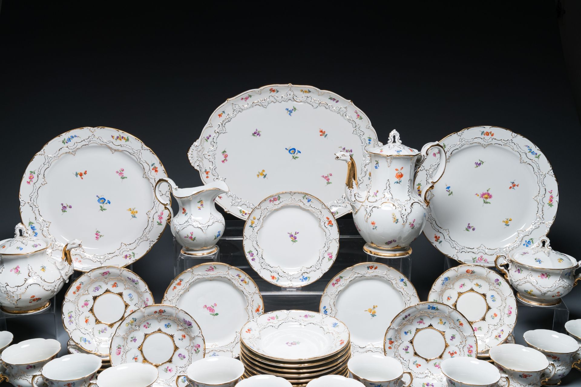 A Meissen porcelain 43-piece service with floral design, Germany, 19/20th C. - Bild 22 aus 22