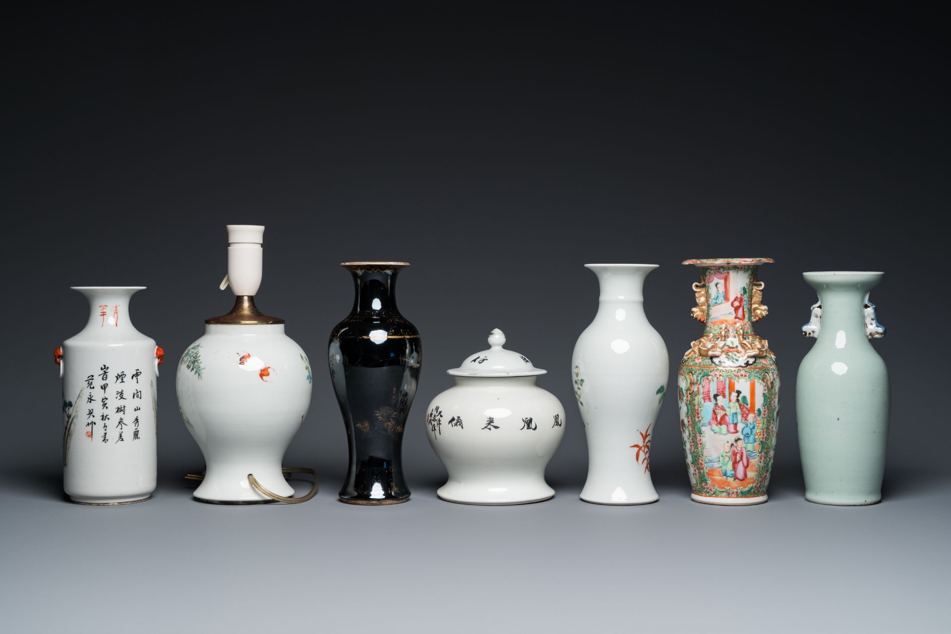 An extensive collection of varied Chinese porcelain wares, 19/20th C. - Image 4 of 15
