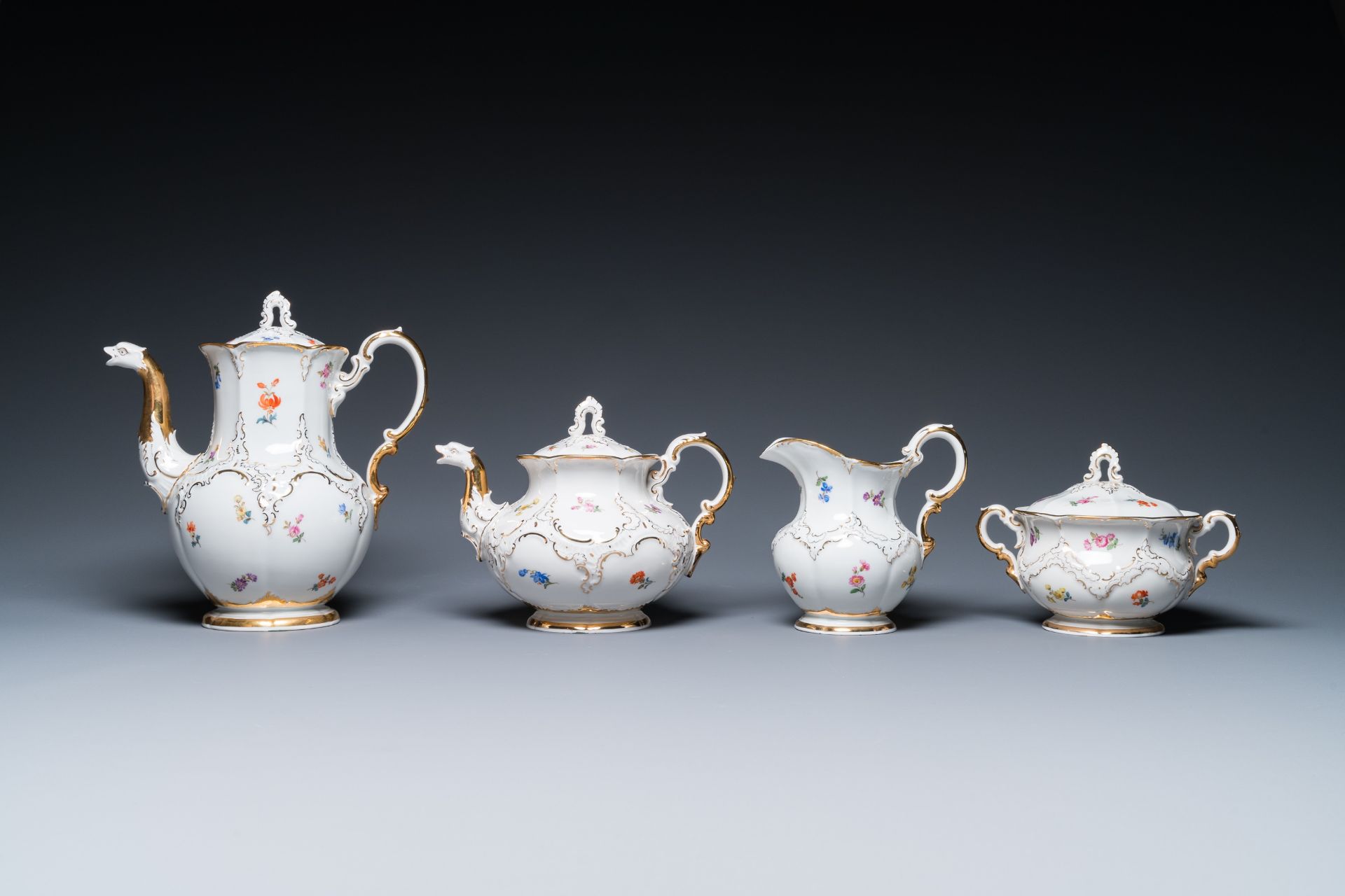 A Meissen porcelain 43-piece service with floral design, Germany, 19/20th C. - Bild 17 aus 22