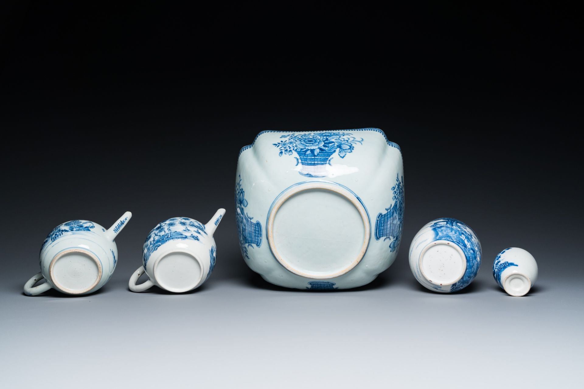 Six Chinese blue and white porcelain wares, Qianlong - Bild 9 aus 11