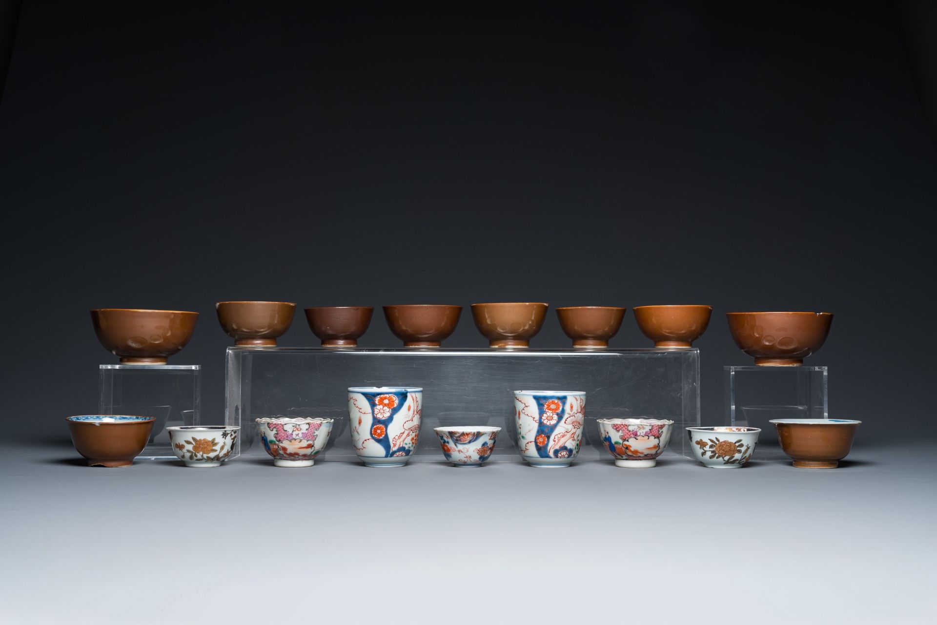 A varied collection of Chinese cups and saucers, 18/19th C. - Bild 11 aus 13