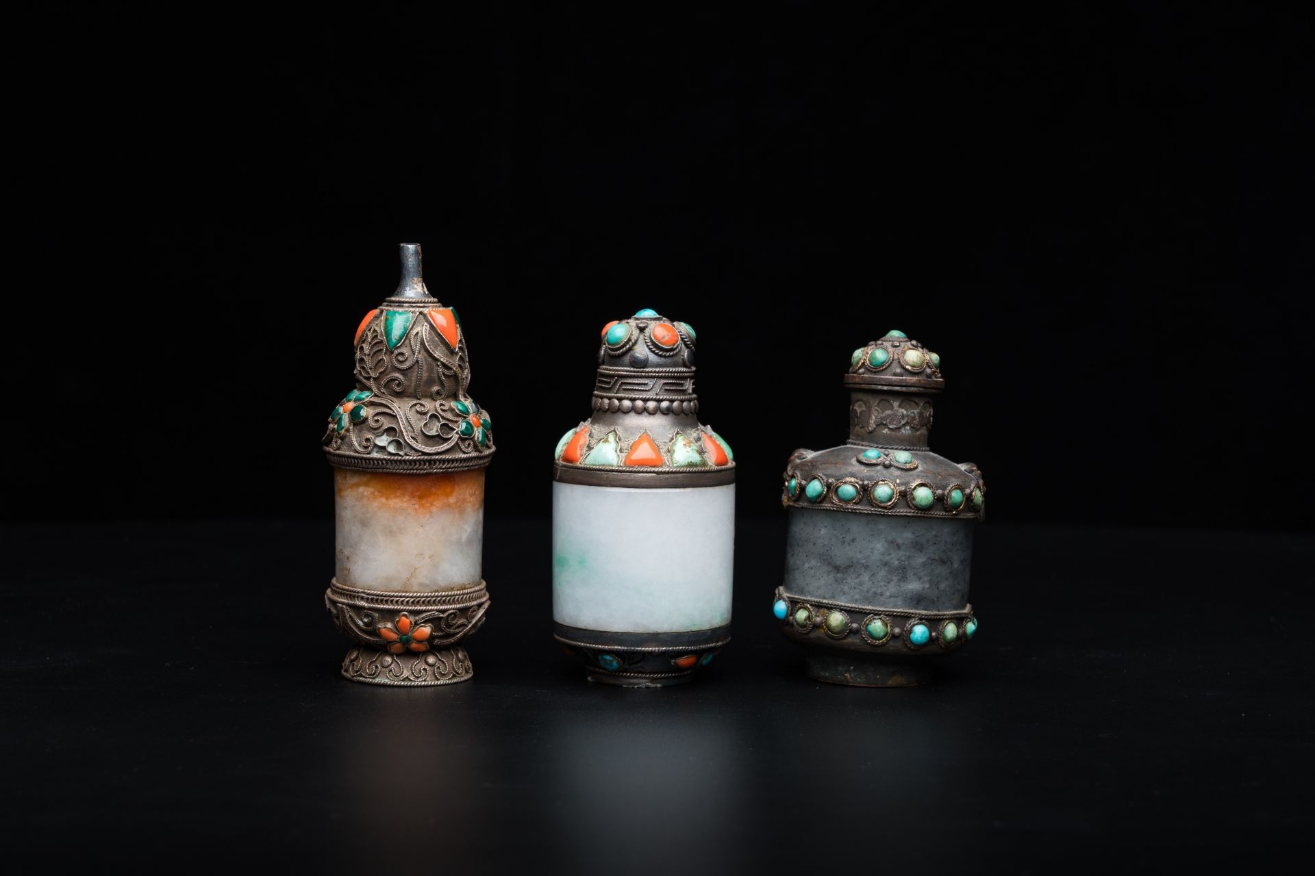 Four Chinese inlaid silver-mounted jade snuff bottles, 19/20th C. - Image 3 of 16