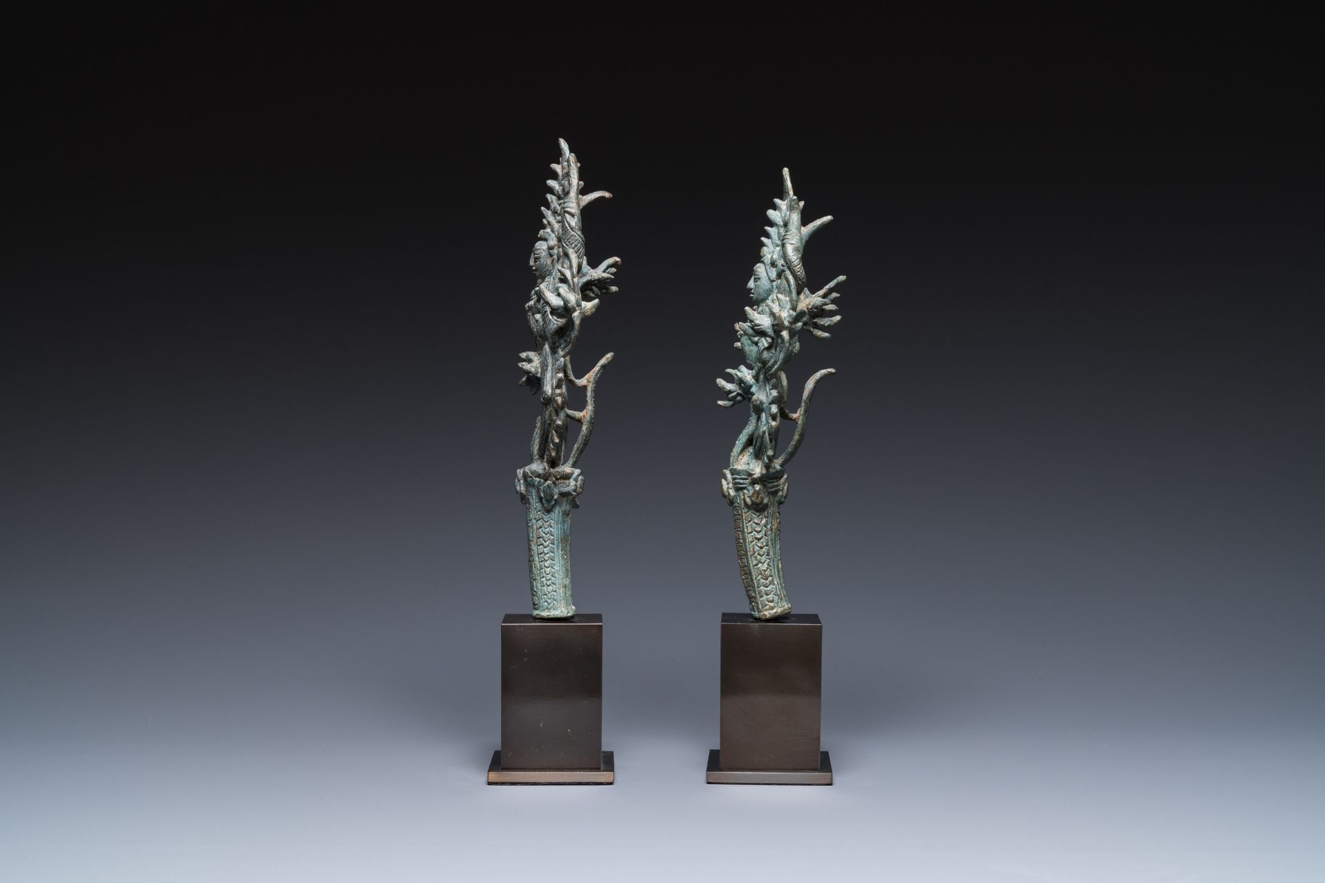 A pair of Khmer bronze ornaments showing dancing Apsaras in Bayon-style, Cambodia, Angkor period, 13 - Image 4 of 5